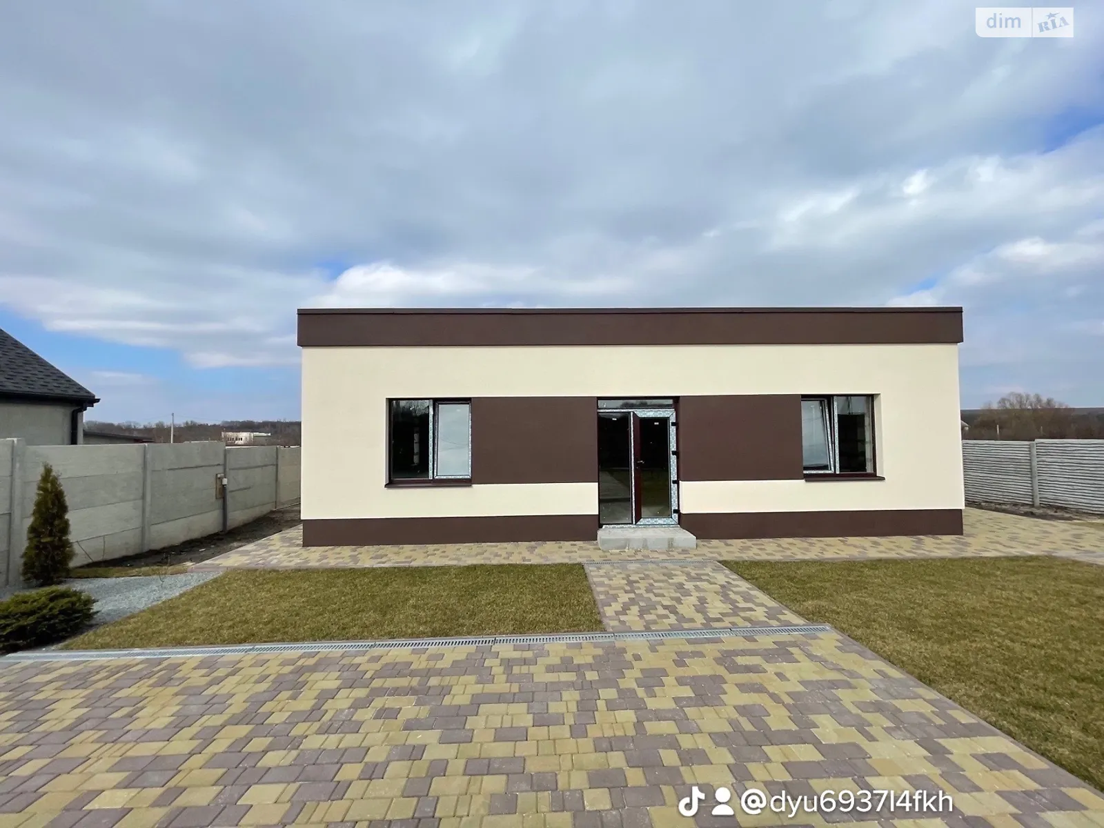 Продається одноповерховий будинок 135 кв. м з гаражем, цена: 95000 $