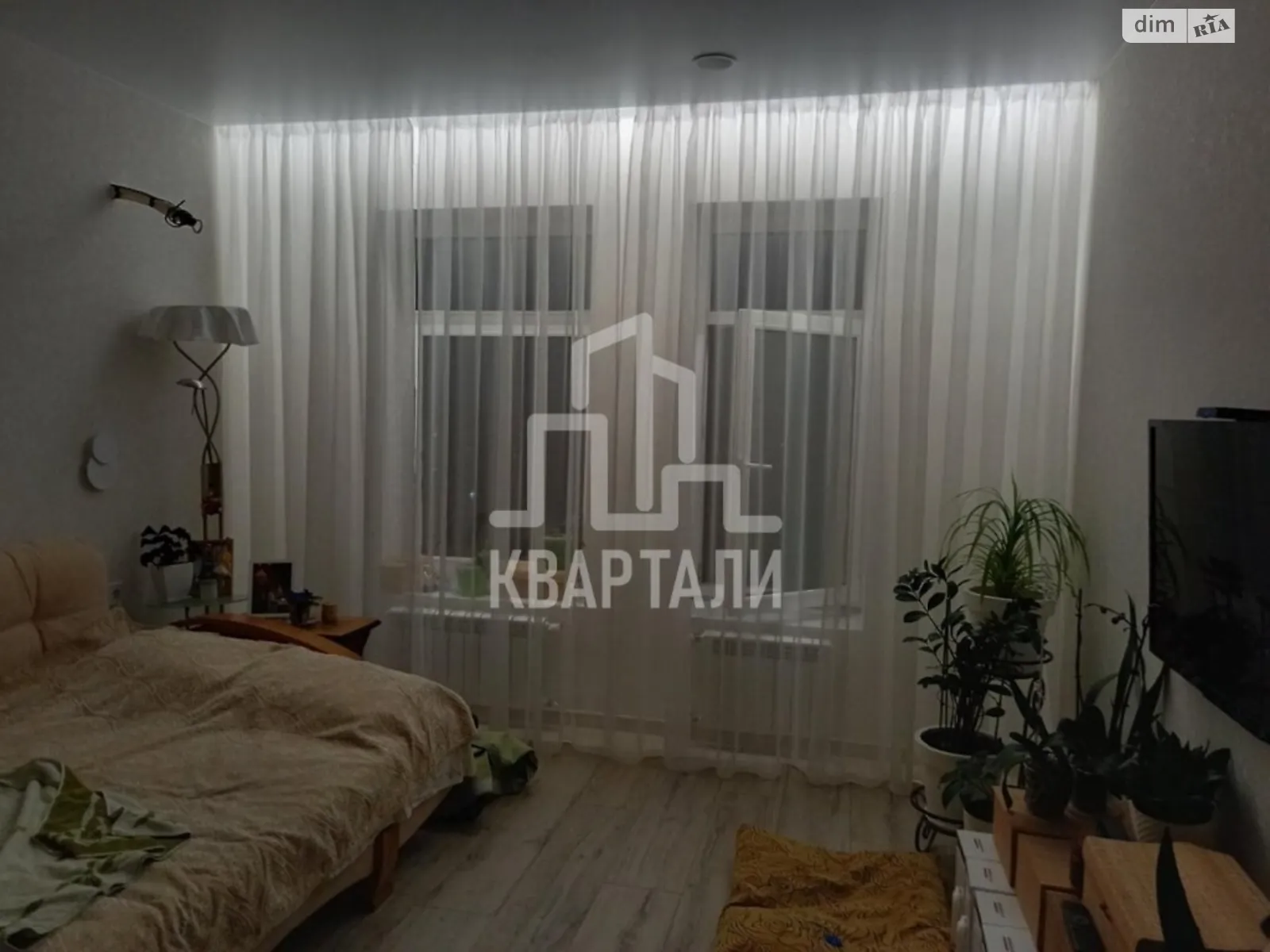 Продается 1-комнатная квартира 51.3 кв. м в Требухове, ул. Броварская, 23