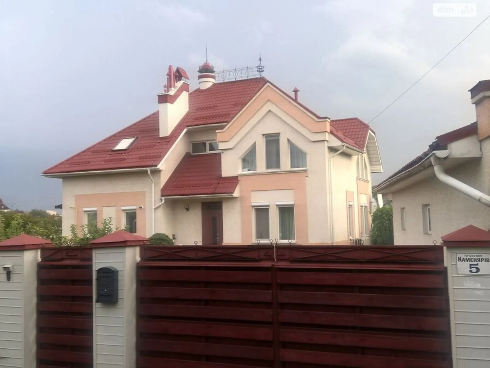 Сдается в аренду дом на 2 этажа 251 кв. м с садом, цена: 1800 $ - фото 1