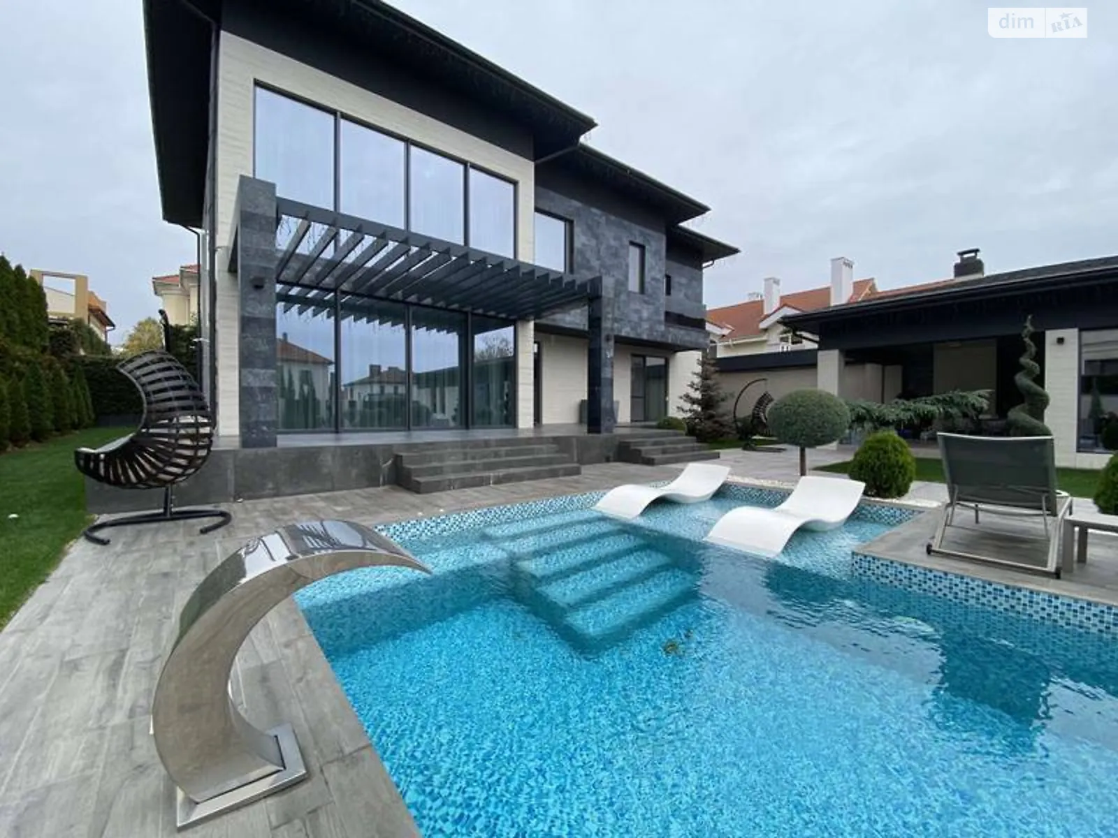 Продается дом на 2 этажа 280 кв. м с бассейном, цена: 1250000 $ - фото 1