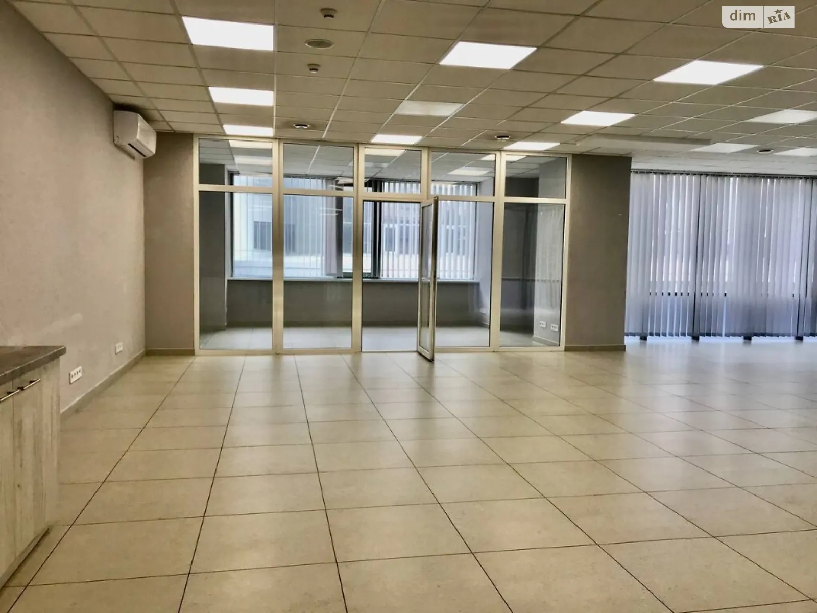 Продается офис 150 кв. м в бизнес-центре - фото 3