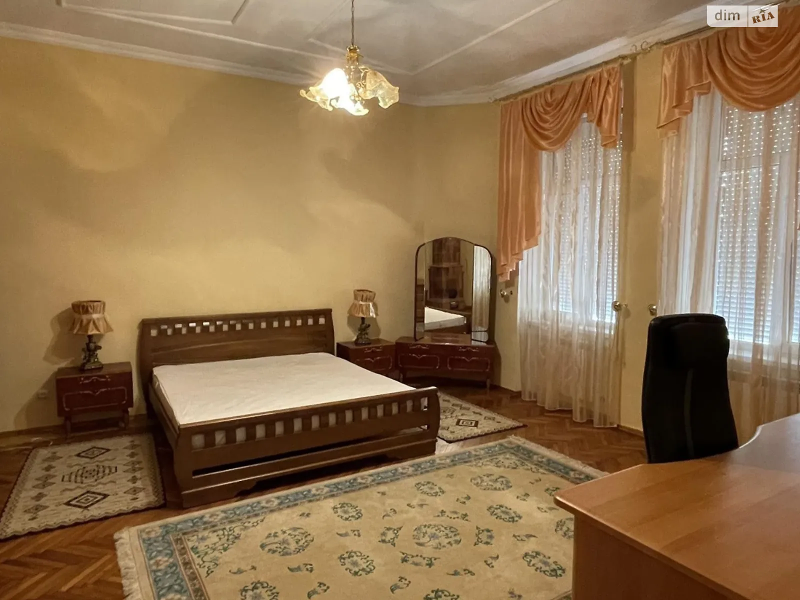 Сдается в аренду дом на 2 этажа 165 кв. м с гаражом, цена: 600 €