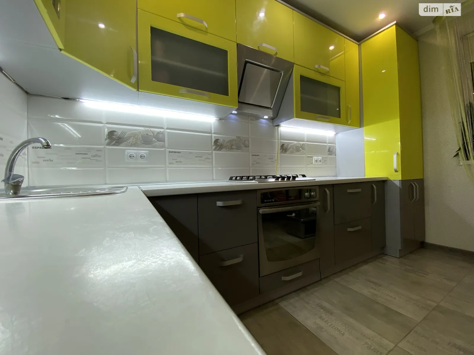 Продается 3-комнатная квартира 84.6 кв. м в Зарванцах, ул. Пляжная - фото 1
