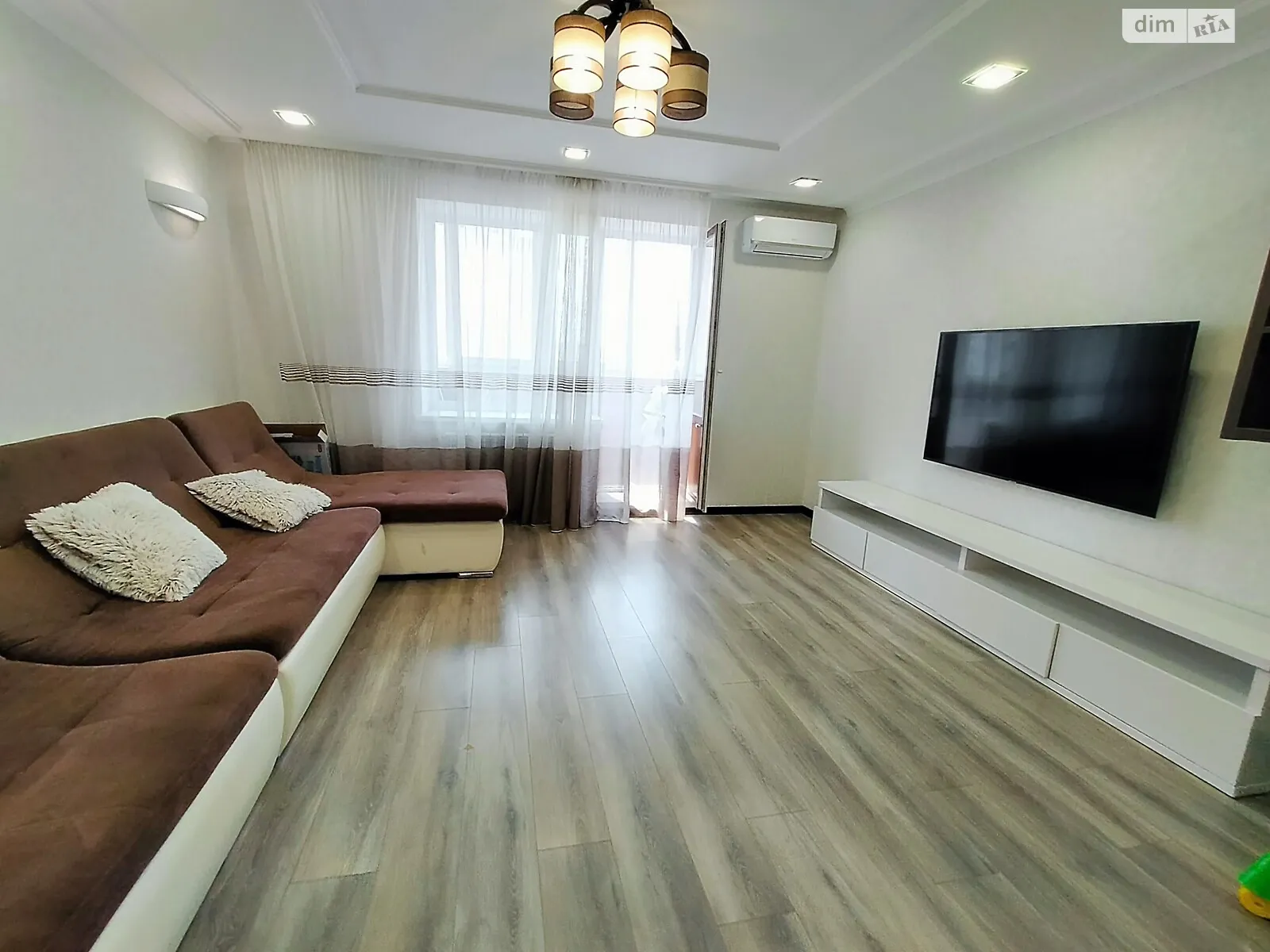Продается 3-комнатная квартира 76.7 кв. м в Одессе, цена: 68000 $