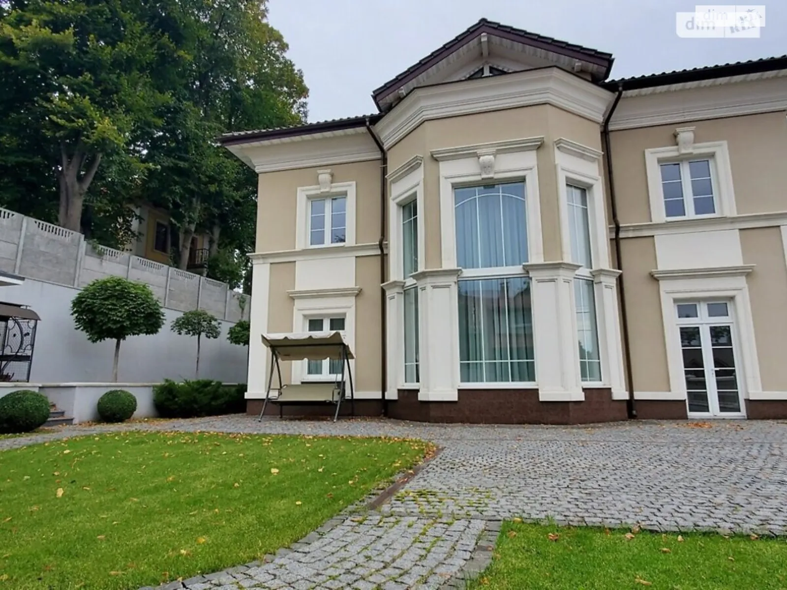 Продается дом на 4 этажа 594 кв. м с подвалом, цена: 1700000 $
