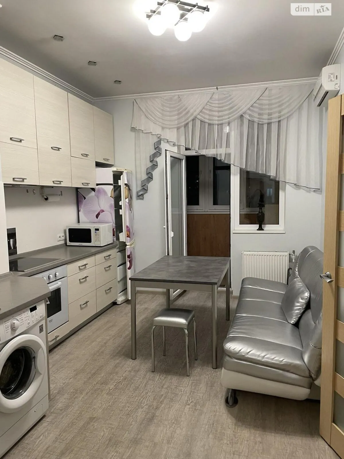 Продається 1-кімнатна квартира 54 кв. м у Одесі, вул. Академіка Корольова, 5/4 - фото 1