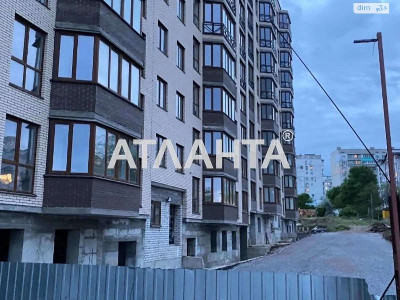 Продается 1-комнатная квартира 43.3 кв. м в Черноморске, ул. Лазурная(Гайдара) - фото 1