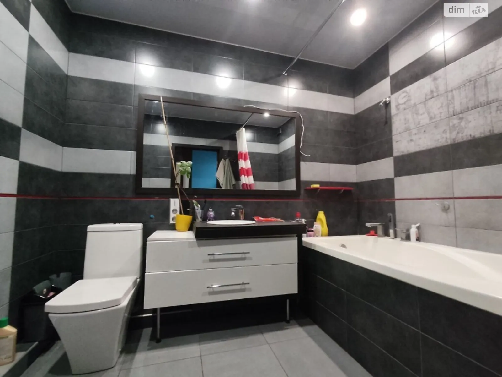 Продается 2-комнатная квартира 74 кв. м в Хмельницком, ул. Героев Национальной гвардии Украины(Строителей) - фото 1