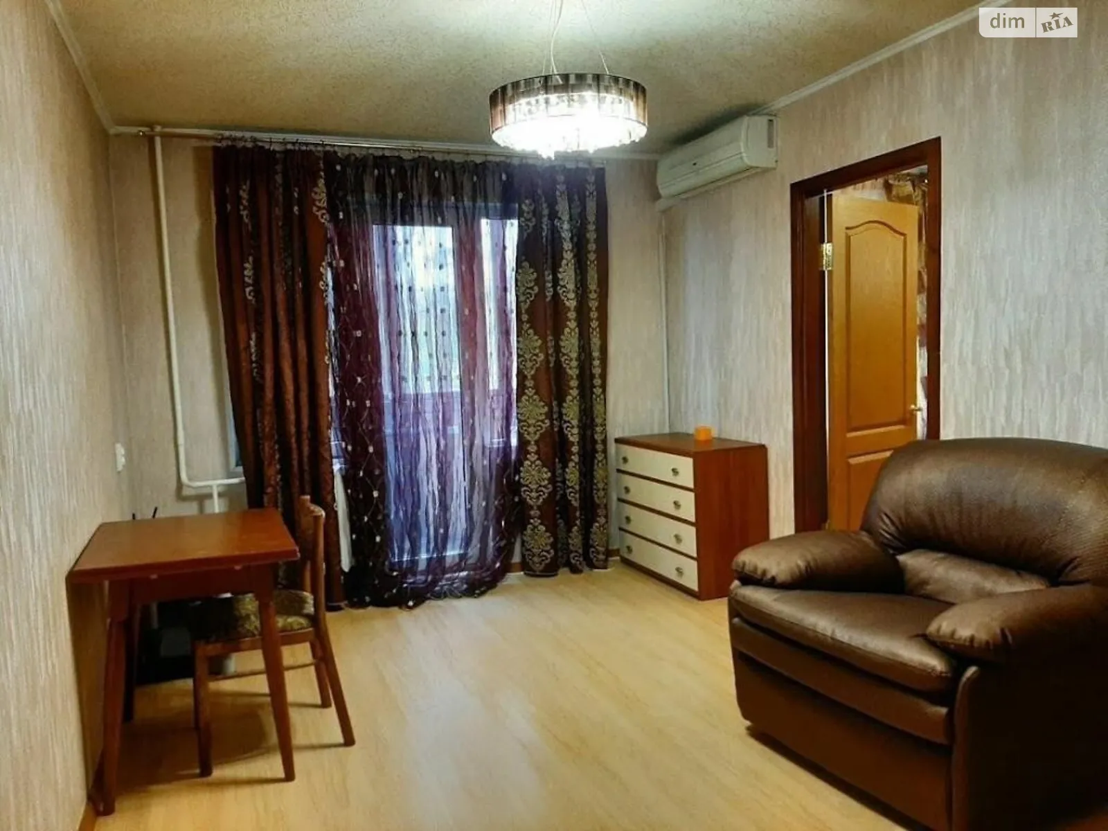 Продается 3-комнатная квартира 57 кв. м в Киеве, ул. Николая Василенко, 23