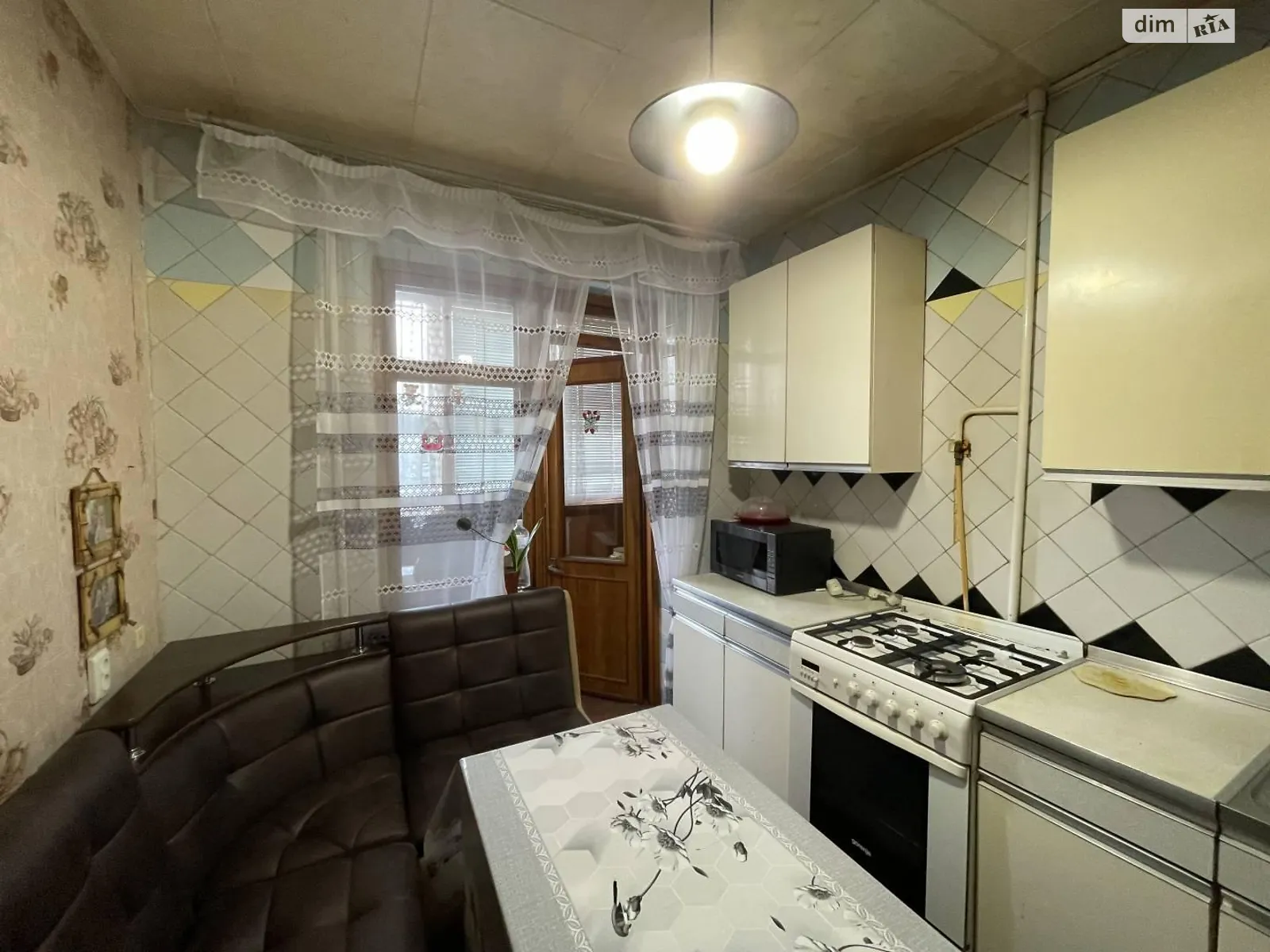 Продается 3-комнатная квартира 65 кв. м в Одессе, ул. Люстдорфская дорога