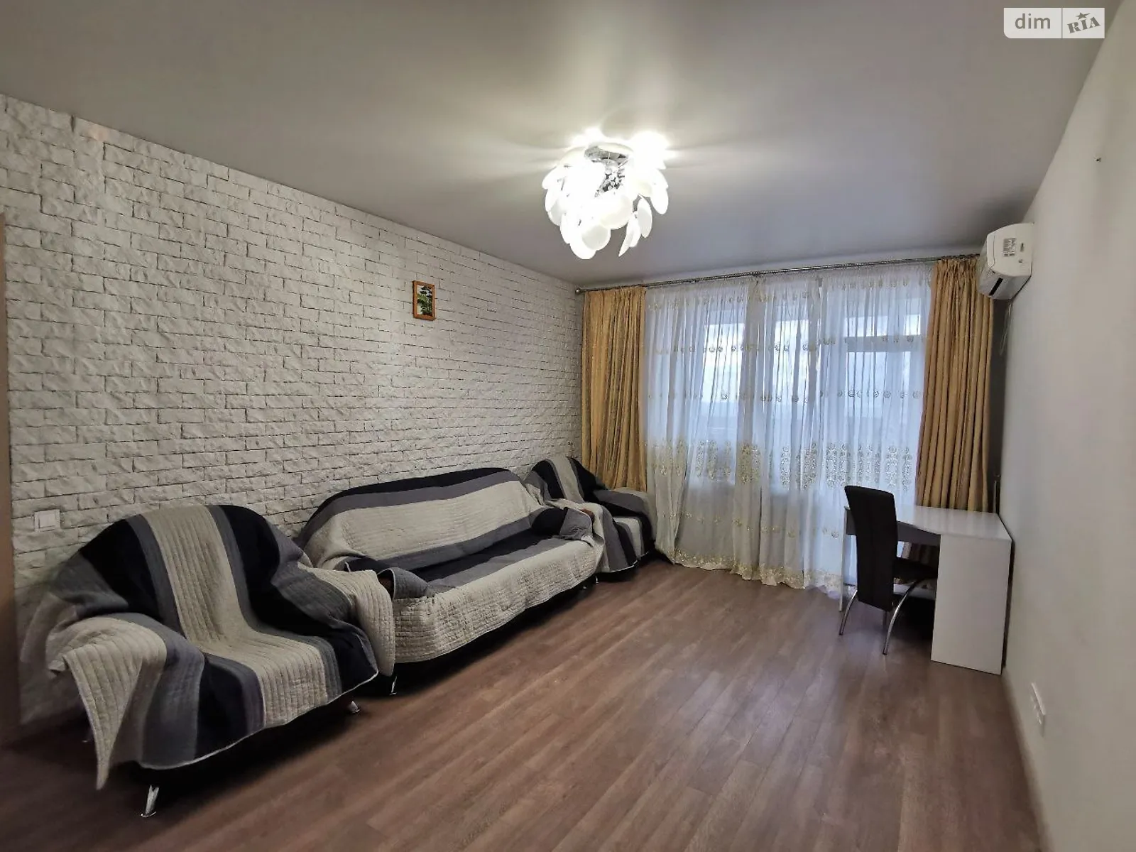 Продается 3-комнатная квартира 80 кв. м в Днепре, ул. Писаржевского, 7
