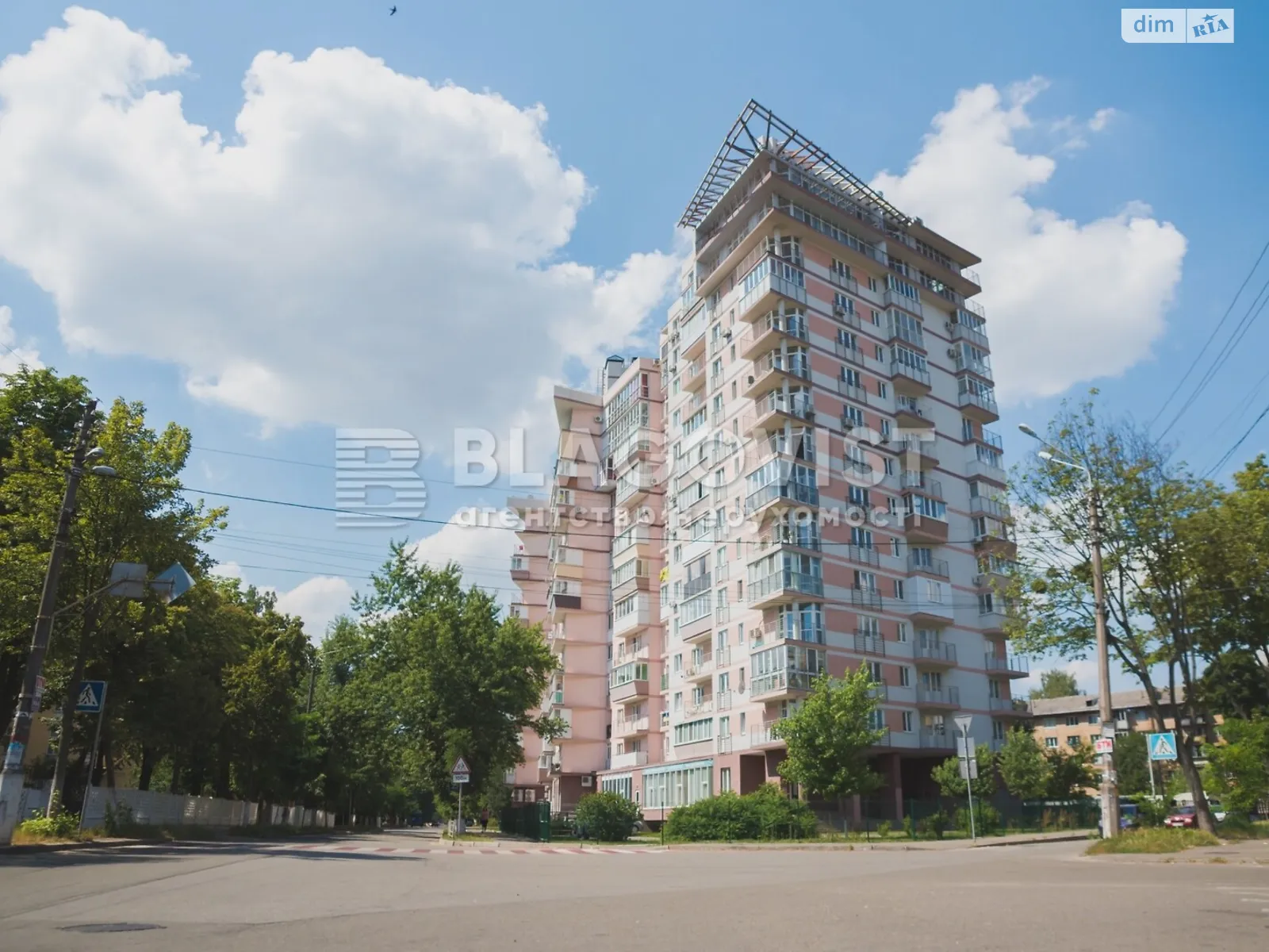 Продається 2-кімнатна квартира 87 кв. м у Києві, вул. Януша Корчака, 25