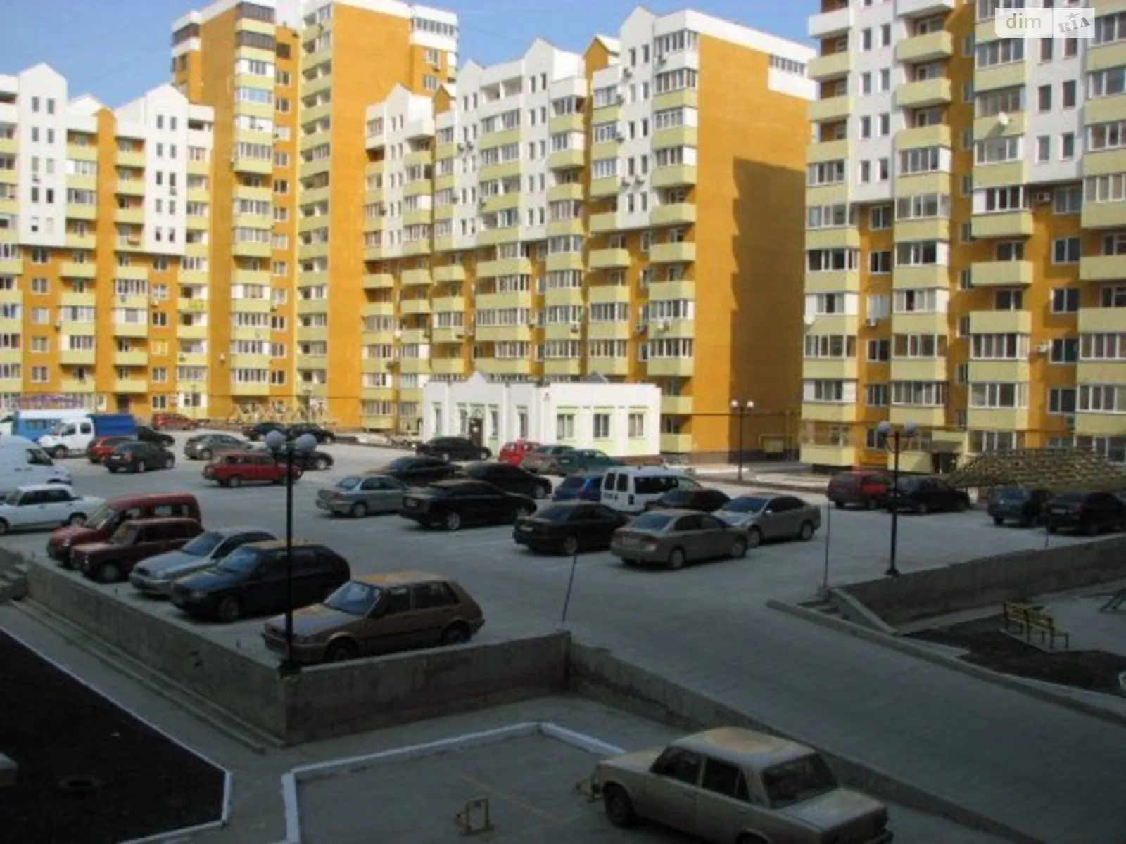 Продается 3-комнатная квартира 100 кв. м в Одессе, ул. Академика Сахарова, 36 - фото 1