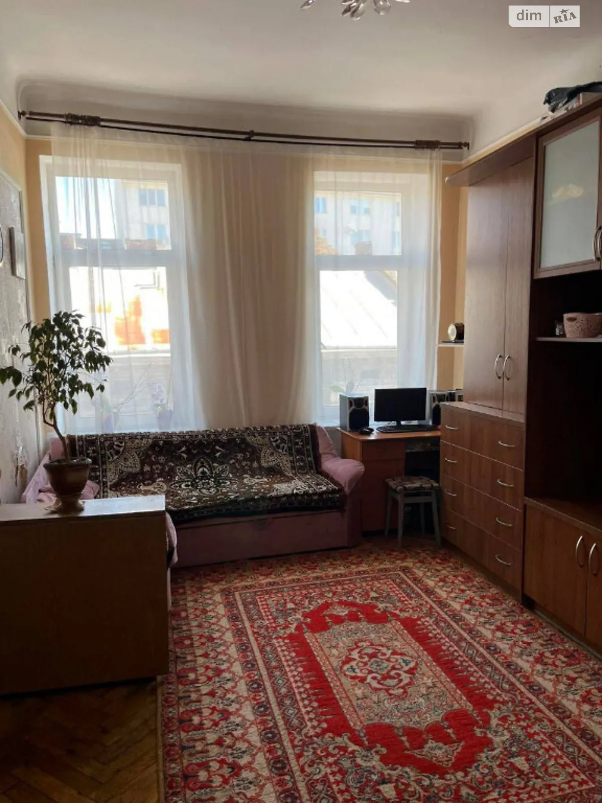 Продается 2-комнатная квартира 49 кв. м в Львове, ул. Михновских Братьев