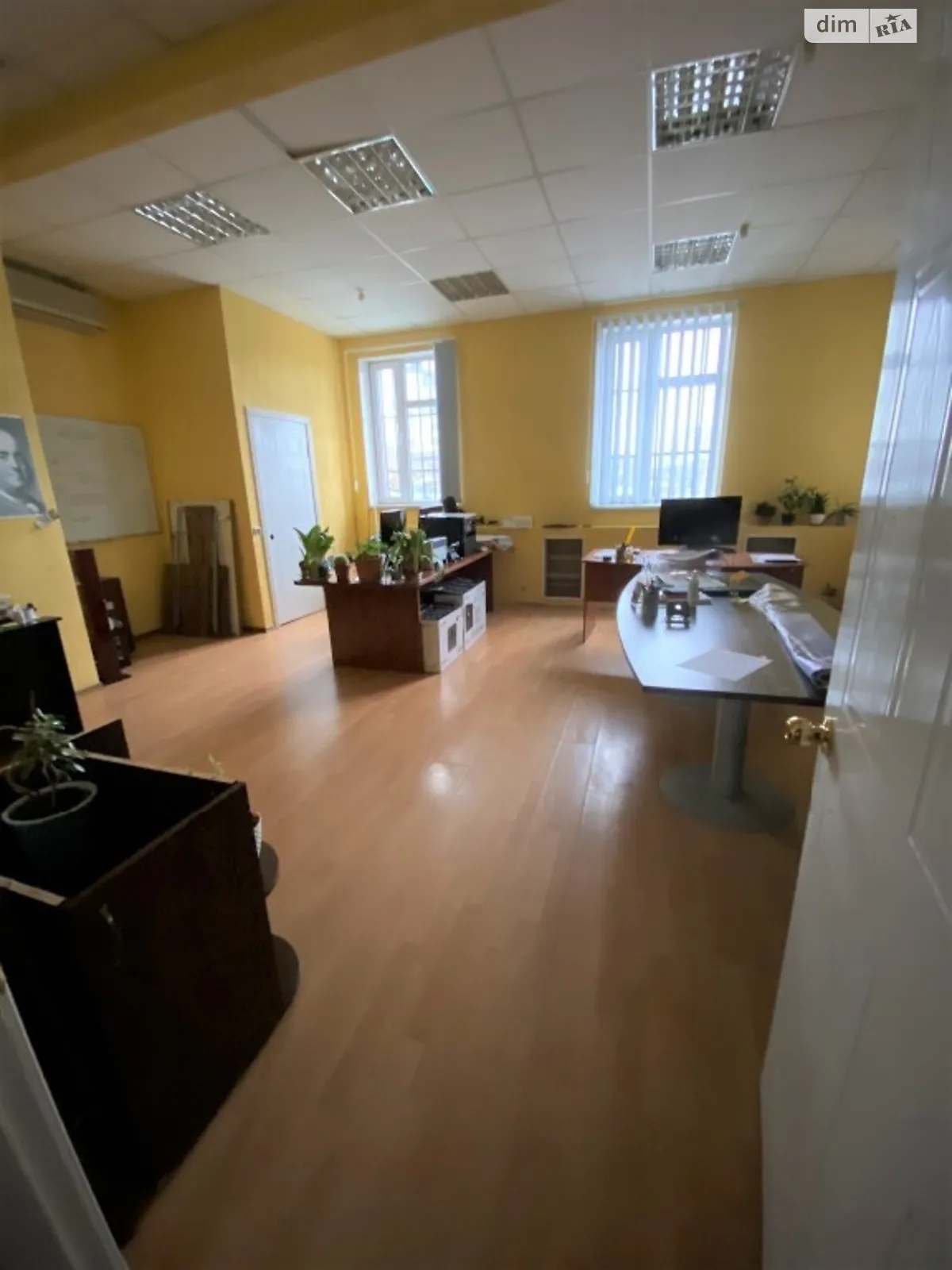 Сдается в аренду офис 160 кв. м в бизнес-центре, цена: 20000 грн