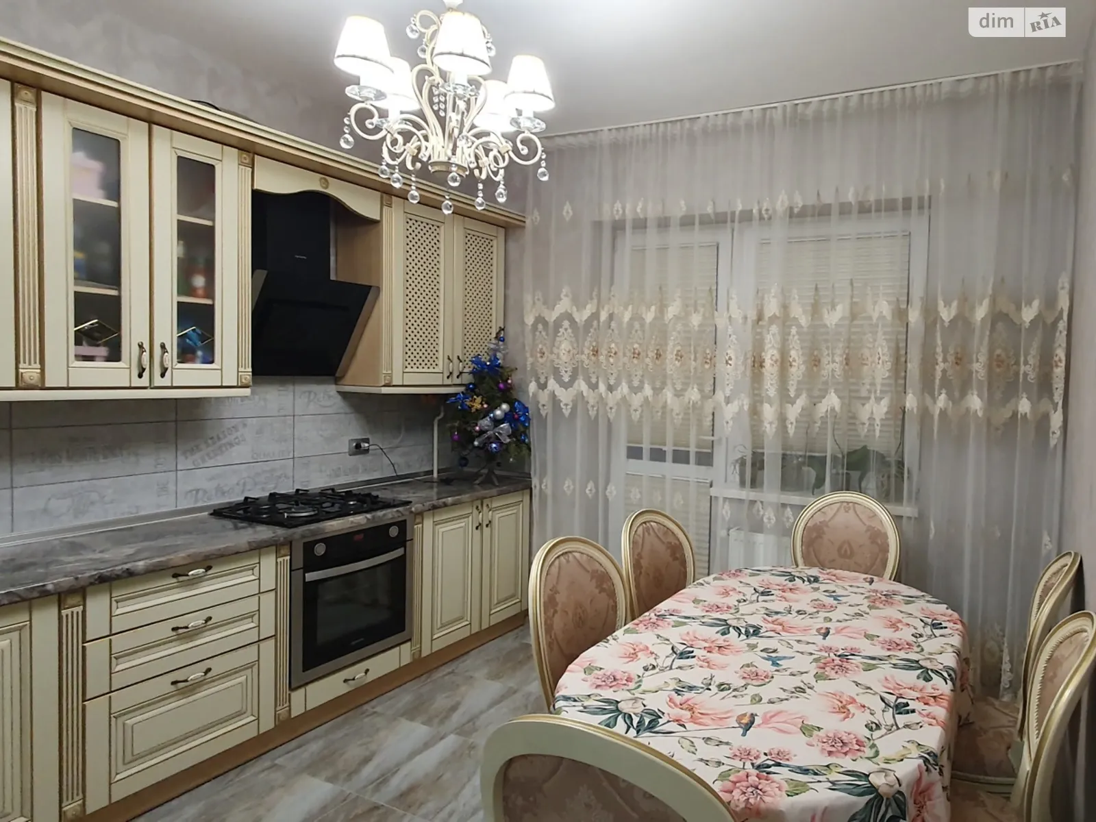 Продается 1-комнатная квартира 45 кв. м в Ужгороде, цена: 64000 $