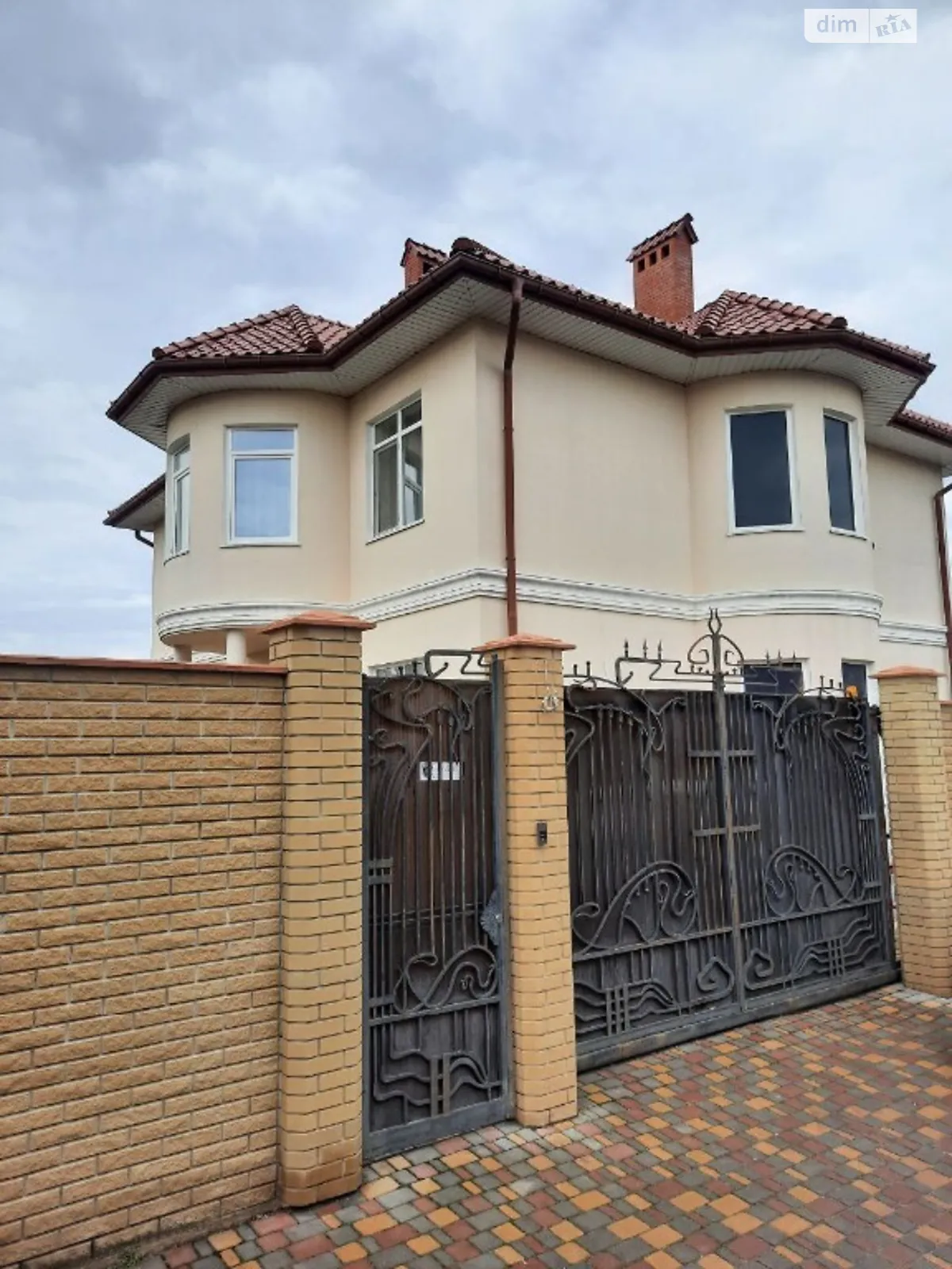 Продається будинок 3 поверховий 370 кв. м з балконом, цена: 398987 $ - фото 1