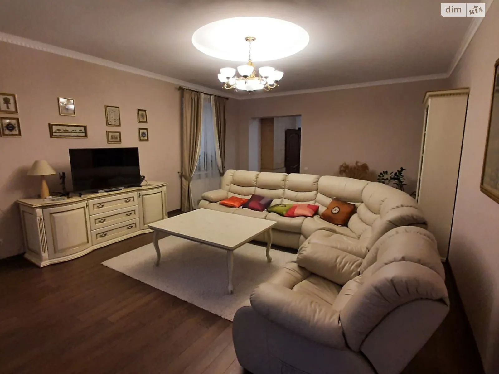 Продається будинок 2 поверховий 230 кв. м з гаражем, цена: 275000 $