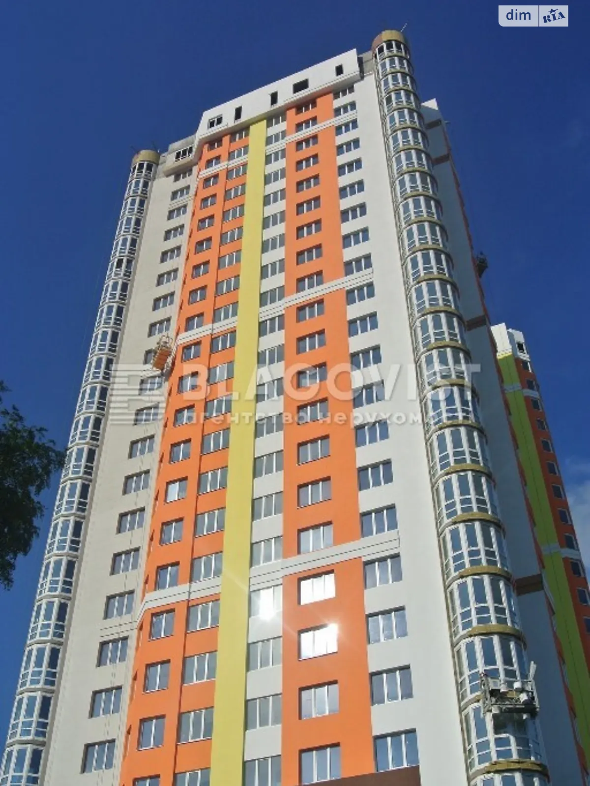 Продается 2-комнатная квартира 77 кв. м в Киеве, просп. Голосеевский(40-летия Октября), 95