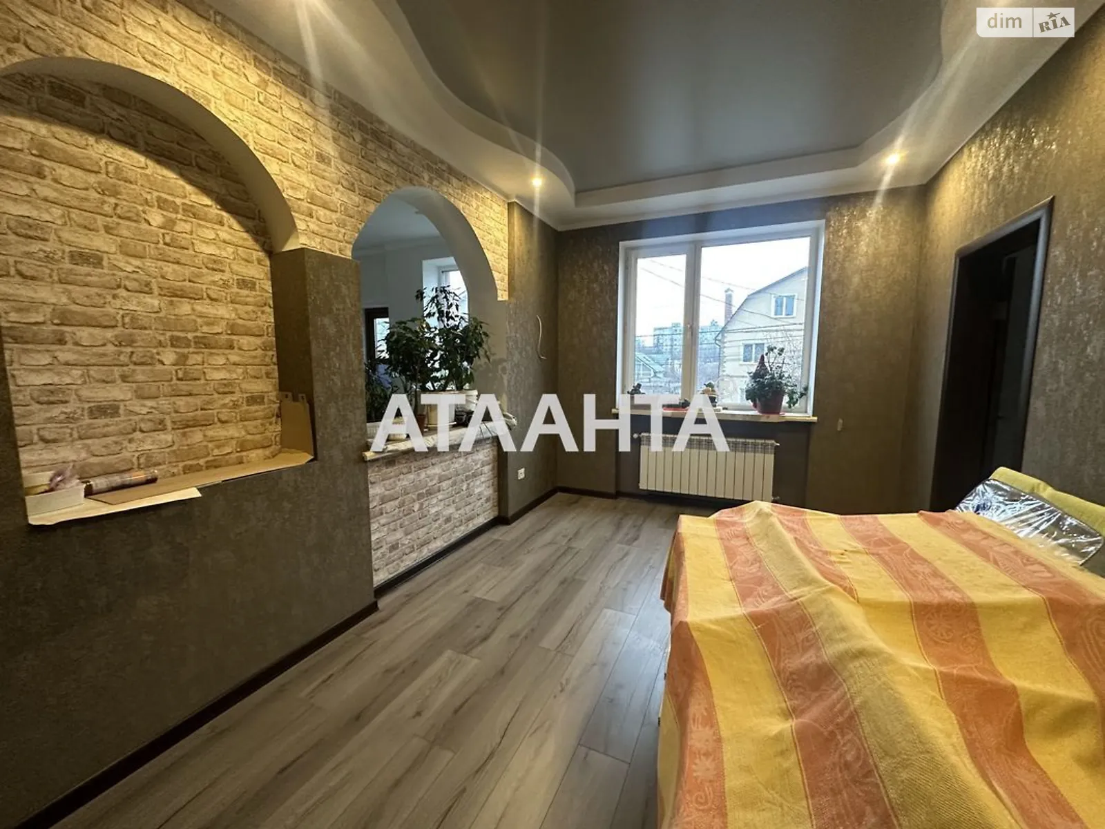 Продается дом на 2 этажа 325 кв. м с верандой, цена: 92500 $ - фото 1