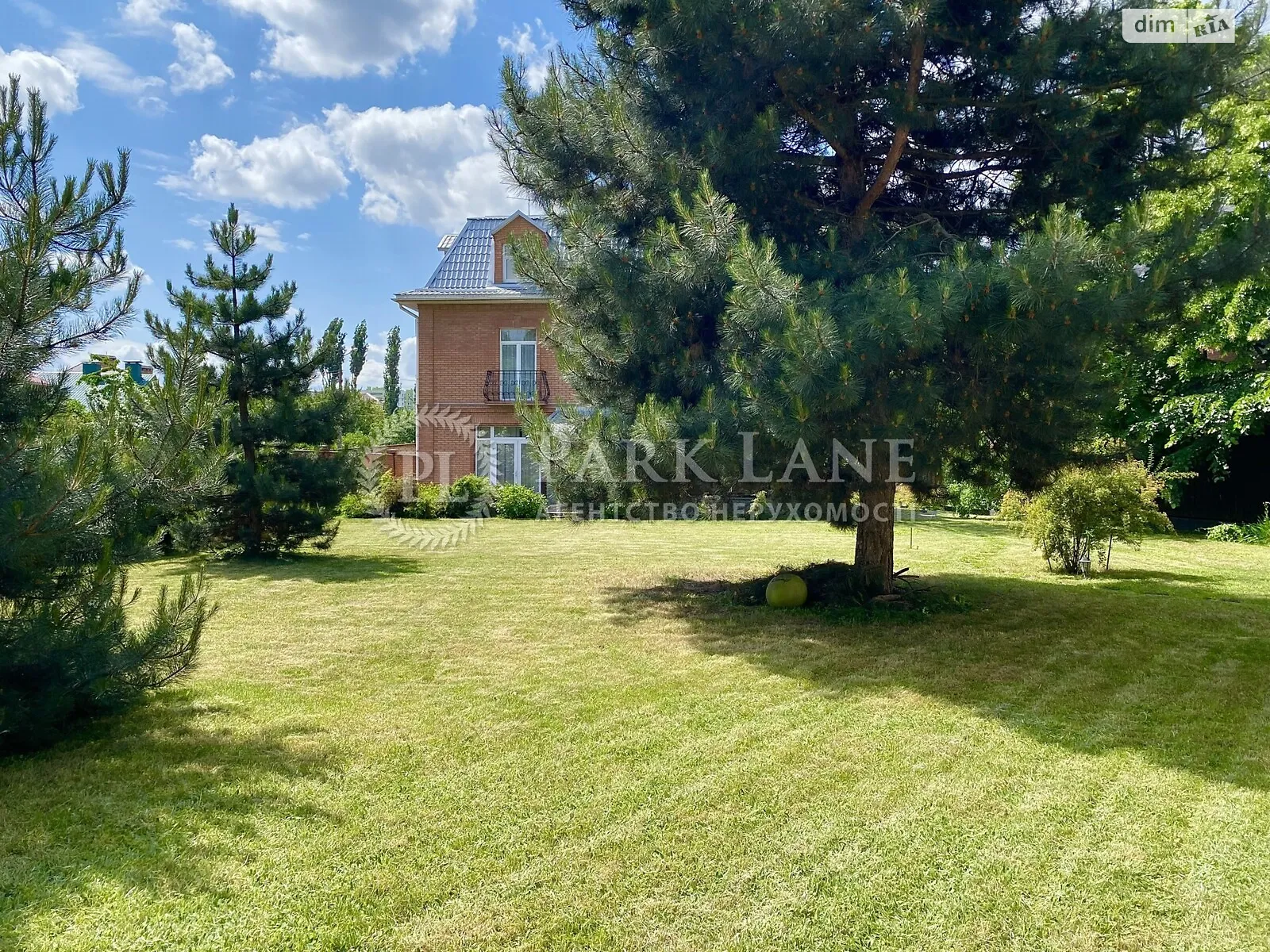 Продается дом на 3 этажа 438.3 кв. м с террасой, цена: 1000000 € - фото 1