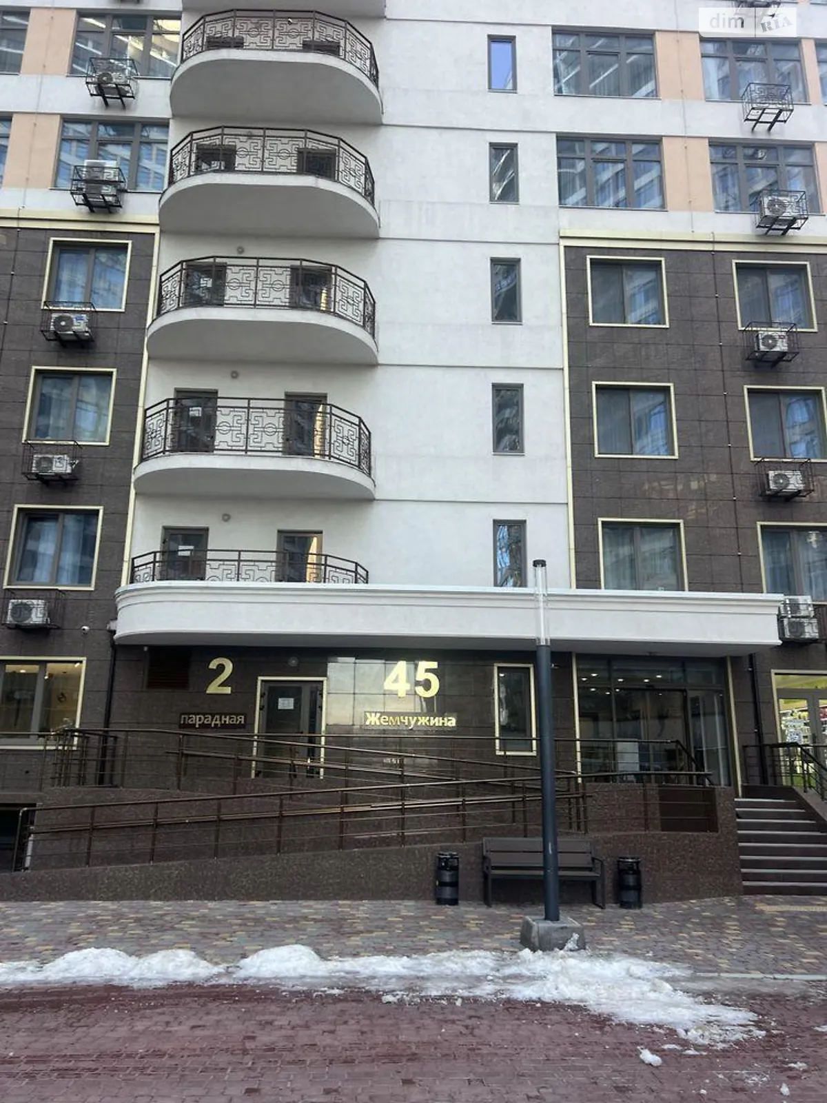 Продається 1-кімнатна квартира 41 кв. м у Одесі, вул. Каманіна, 16А корпус 5