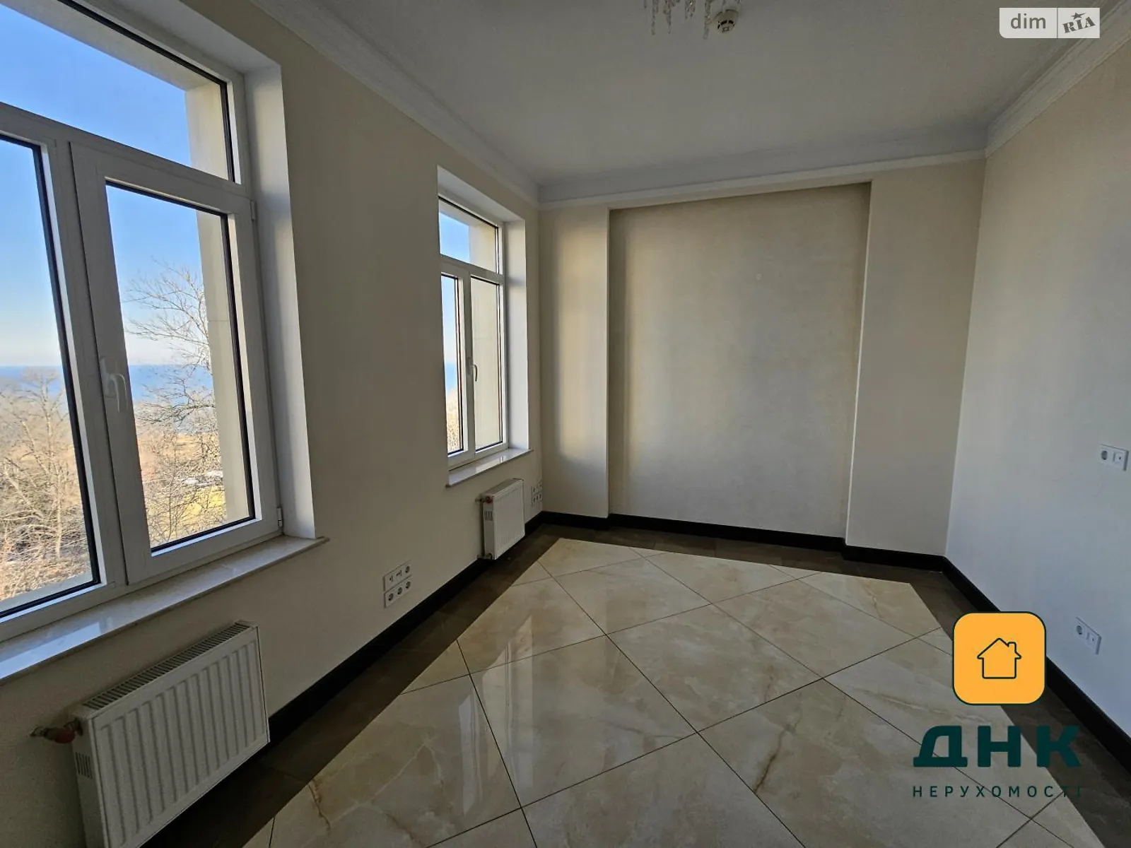 Сдается в аренду офис 82.3 кв. м в бизнес-центре, цена: 988 $ - фото 1