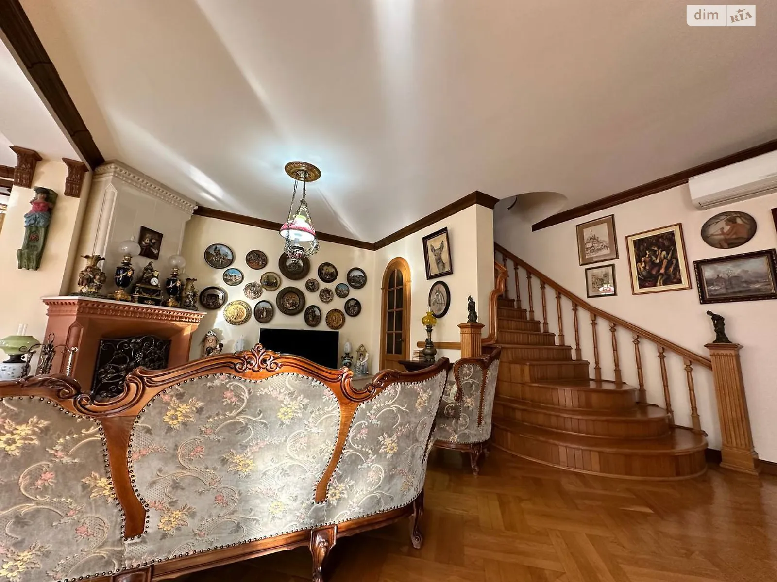 Продается дом на 3 этажа 723 кв. м с садом, цена: 779000 $ - фото 1