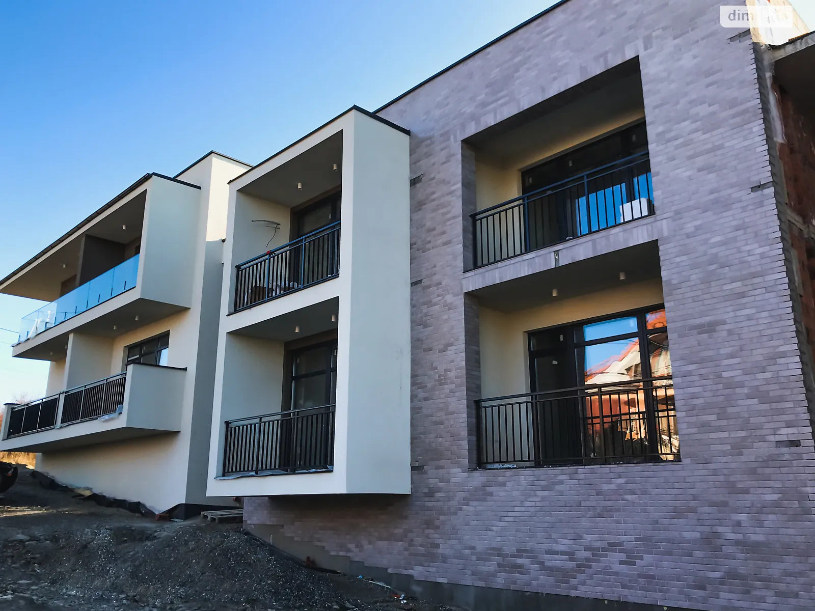 Продается 3-комнатная квартира 105.8 кв. м в Ужгороде, пер. Вербный, 8 - фото 1