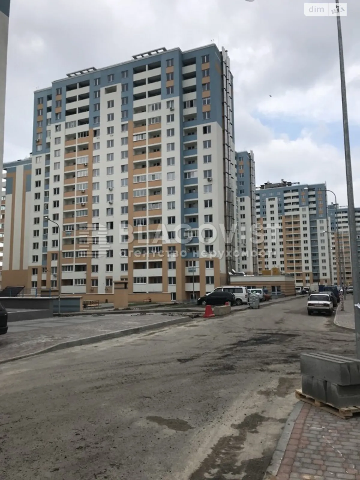 Продается 2-комнатная квартира 74.4 кв. м в Киеве, ул. Сергeя Данченко, 28