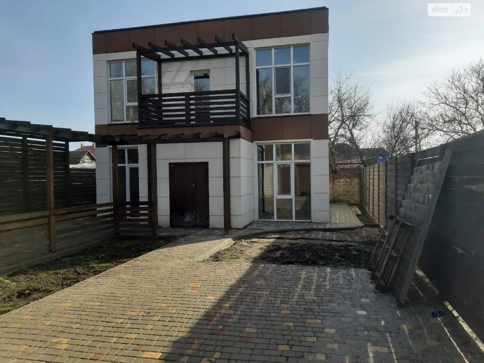 Продается дом на 2 этажа 150 кв. м с камином, цена: 135000 $ - фото 1