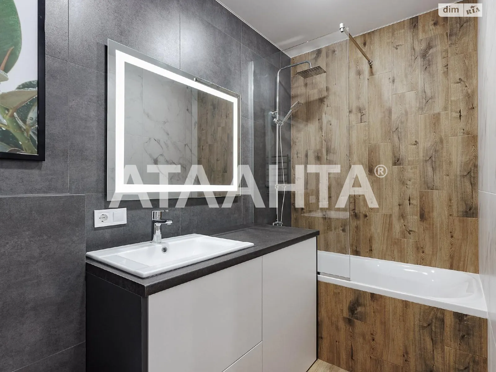 Продается 2-комнатная квартира 61.4 кв. м в Одессе, ул. Жемчужная