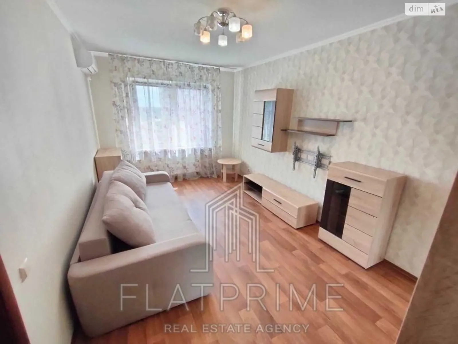 Продается 1-комнатная квартира 38 кв. м в Киеве, ул. Софии Русовой, 1 - фото 1