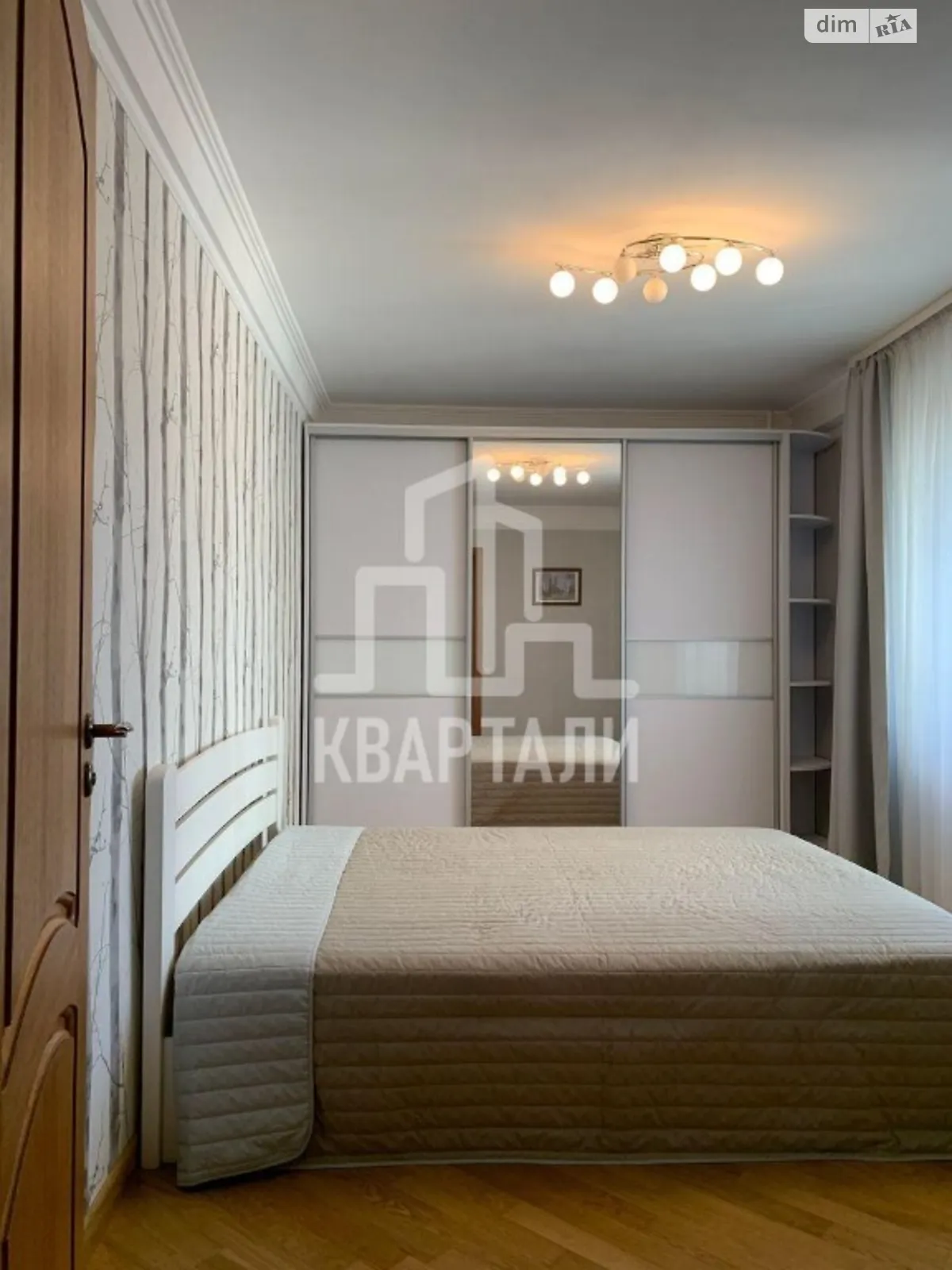 Продается 3-комнатная квартира 61 кв. м в Киеве, ул. Соломенская, 14 - фото 1