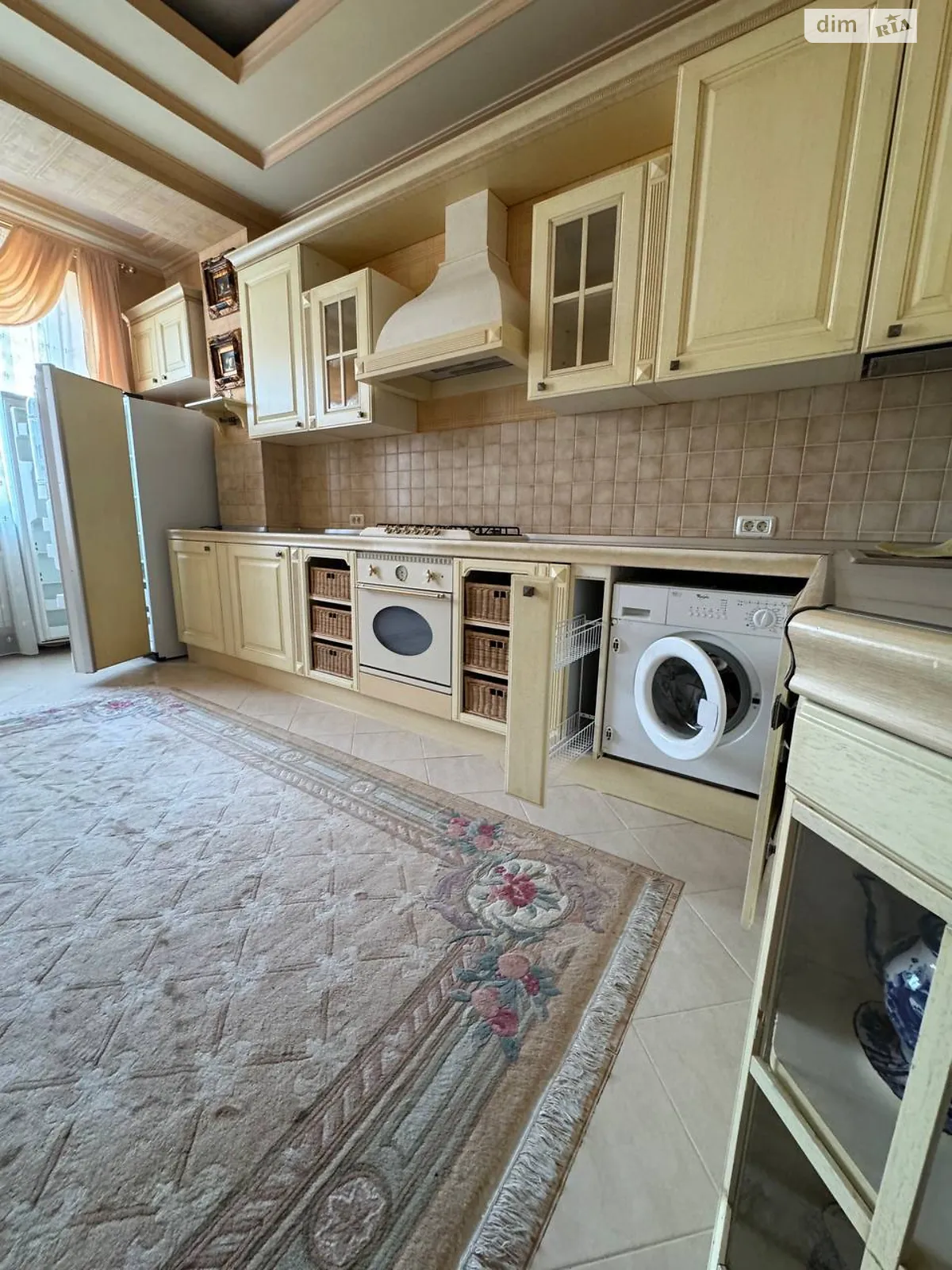 Сдается в аренду 3-комнатная квартира 123 кв. м в Одессе