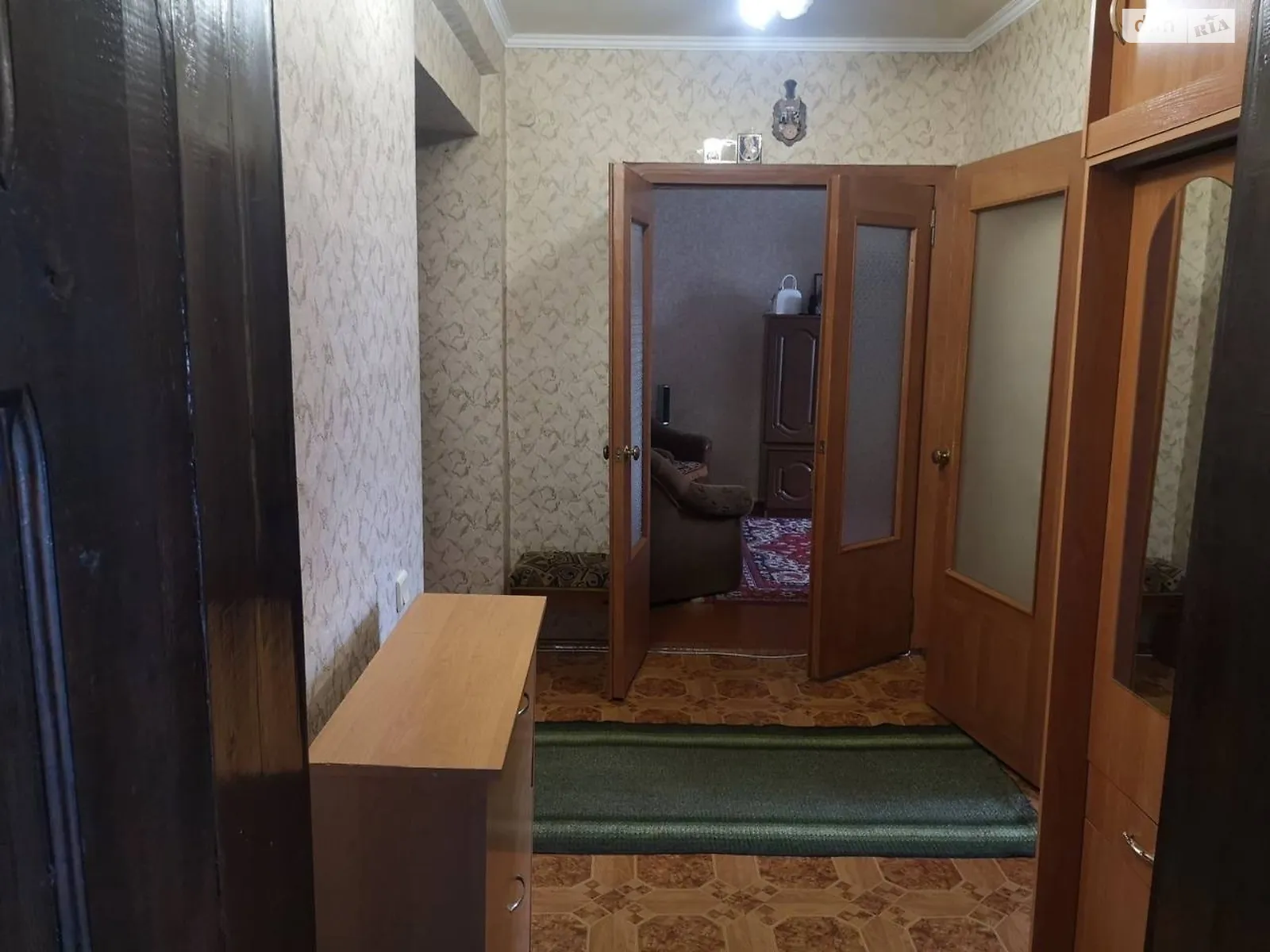 Продається 3-кімнатна квартира 69.3 кв. м у Чутові, цена: 23500 $