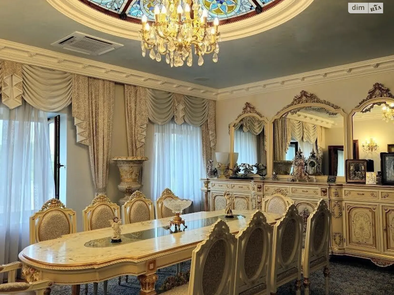Продается 6-комнатная квартира 384 кв. м в Киеве, ул. Ивана Франко, 9