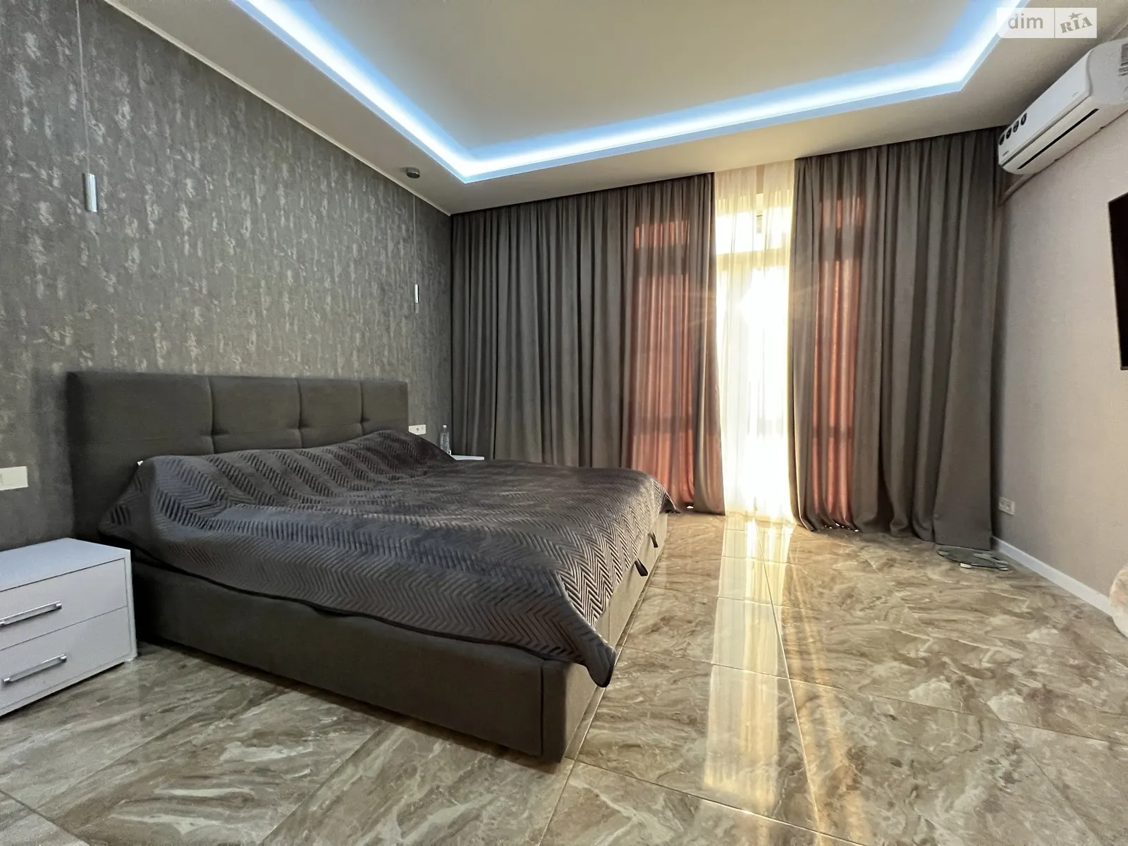 Продается 2-комнатная квартира 80 кв. м в Полтаве, цена: 158000 $
