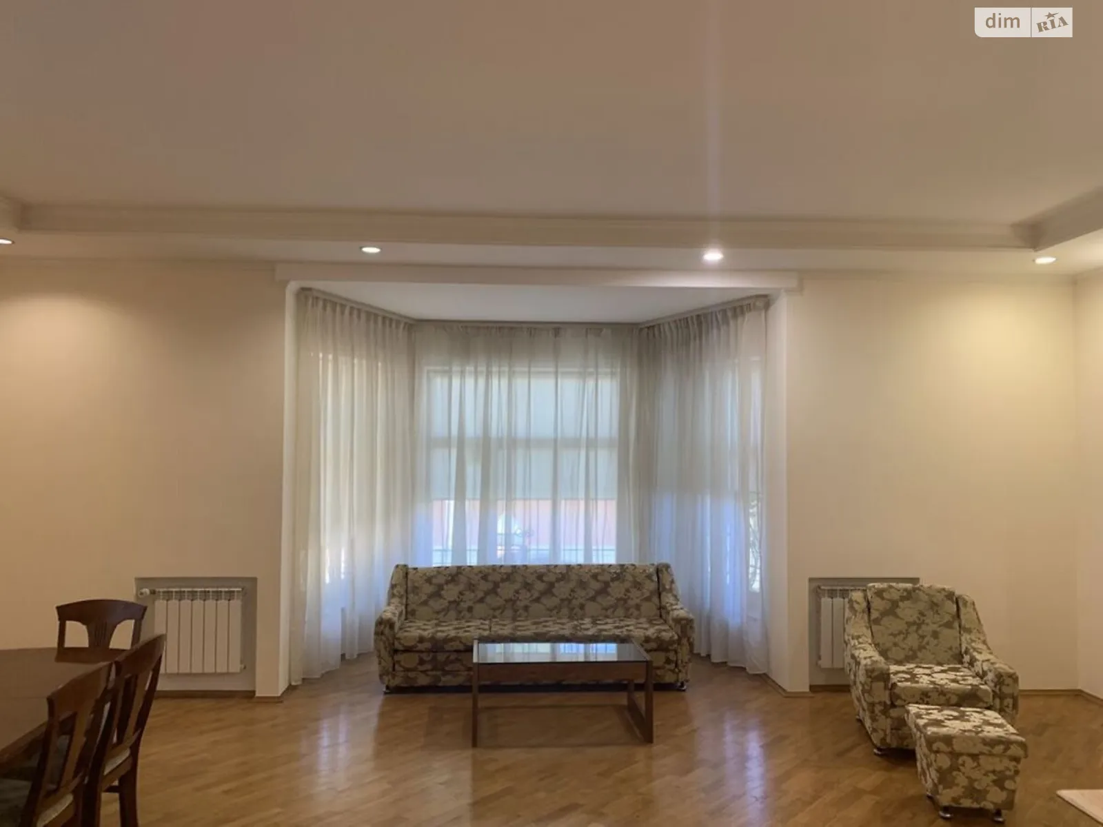 Продается дом на 3 этажа 325 кв. м с гаражом, цена: 430000 $ - фото 1