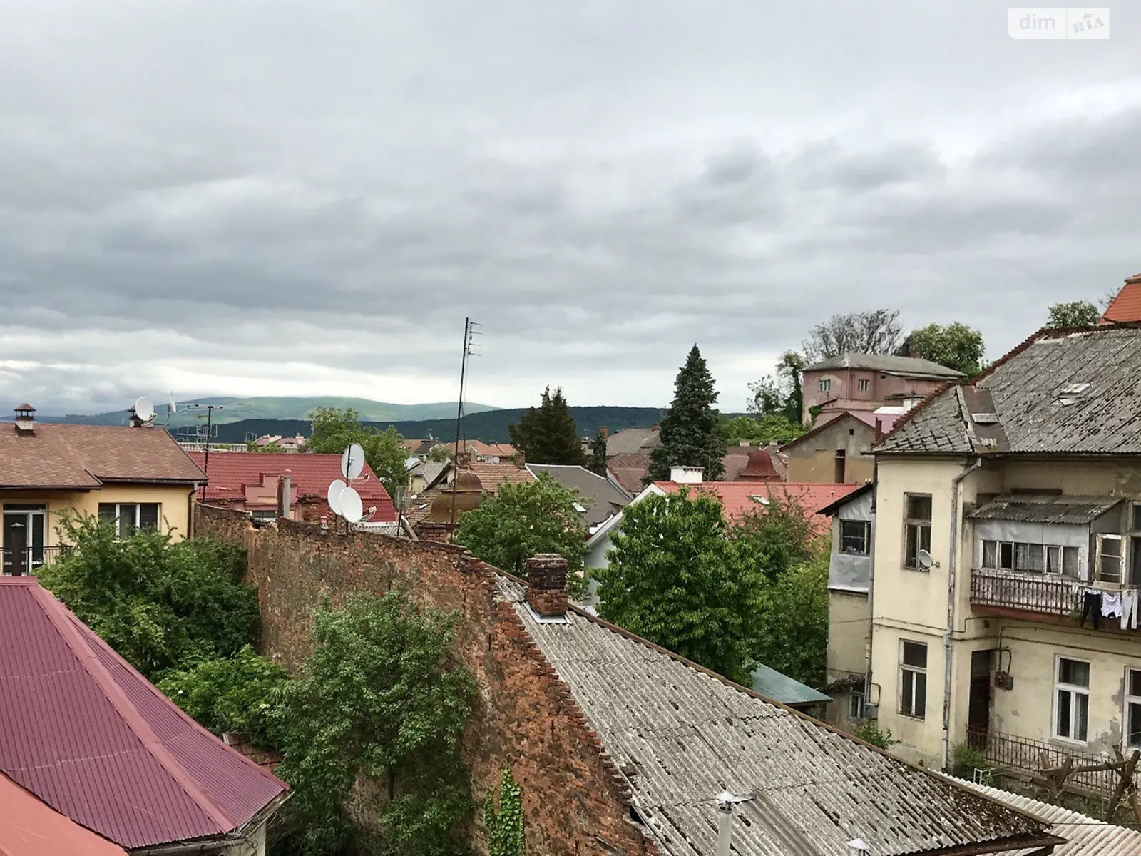 Продается 3-комнатная квартира 98 кв. м в Ужгороде, ул. Духновича