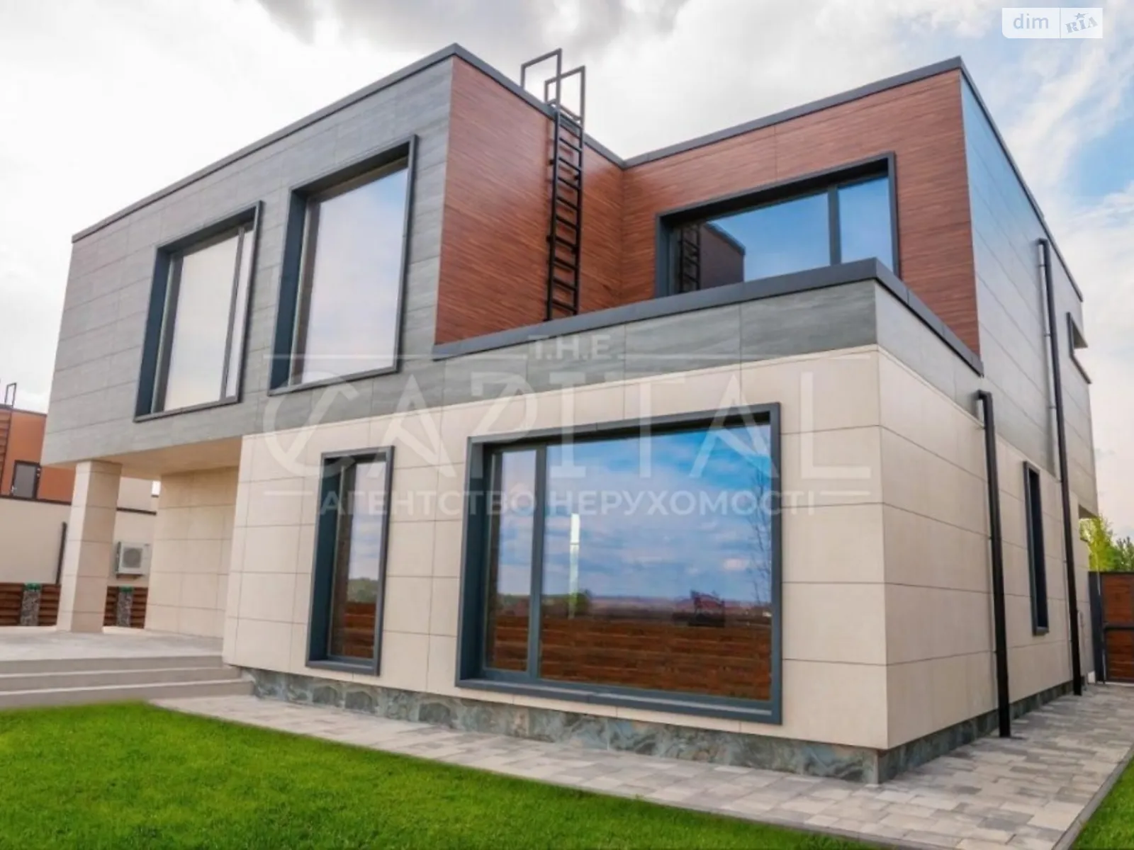 Продается дом на 2 этажа 263 кв. м с участком, цена: 377000 $ - фото 1