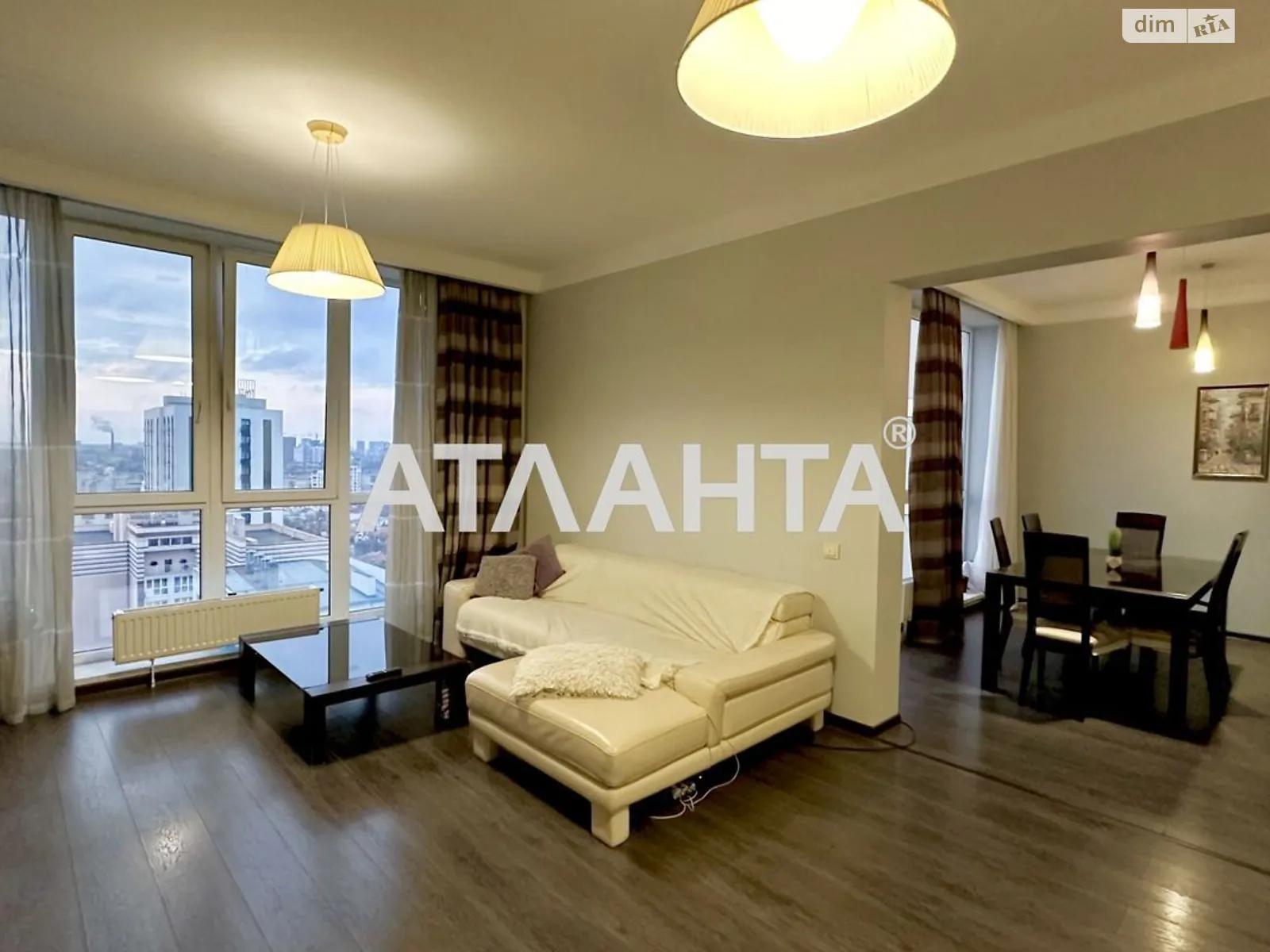 Продается 1-комнатная квартира 61.4 кв. м в Одессе, ул. Литературная - фото 1