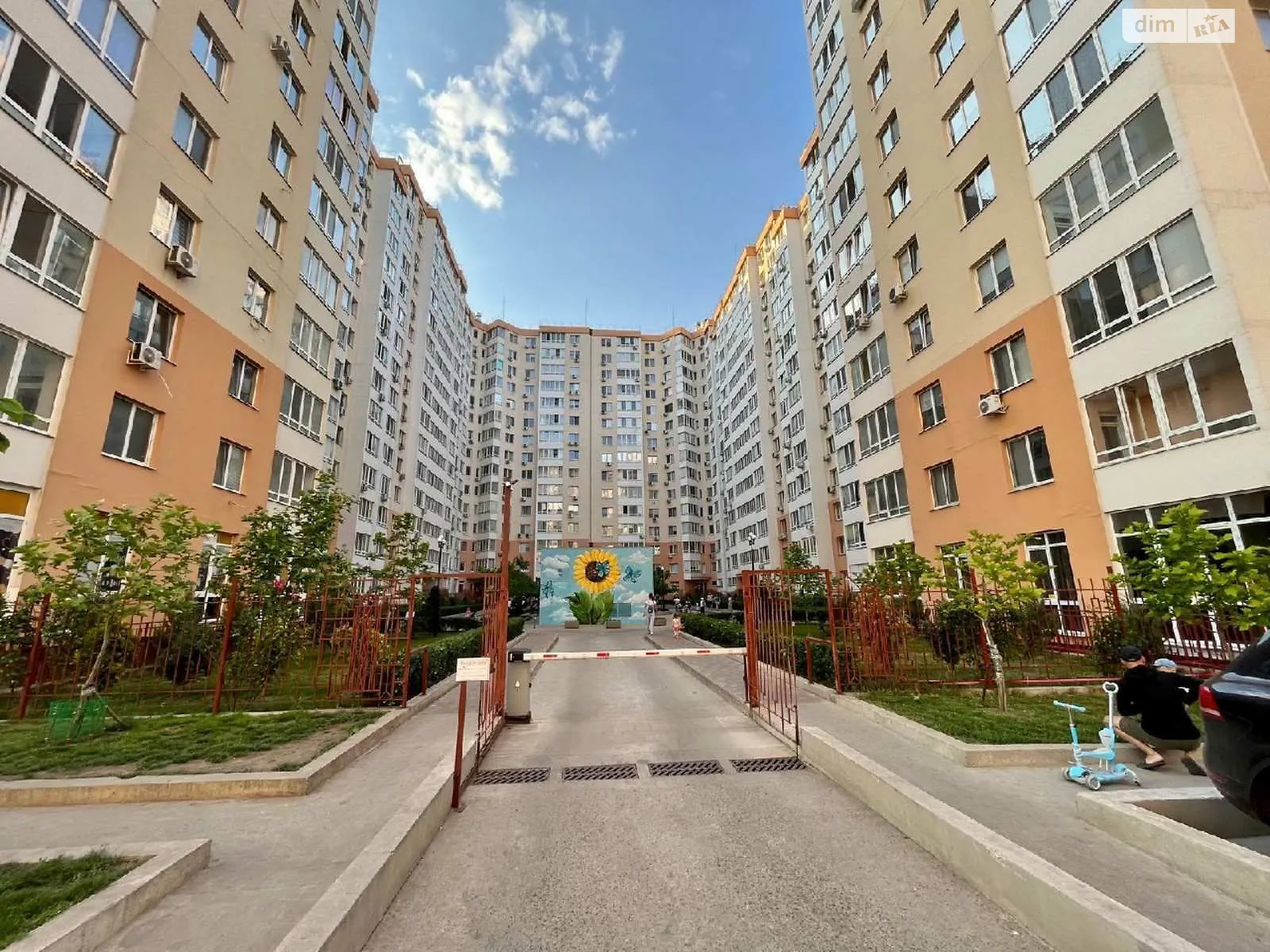 Продается 1-комнатная квартира 37 кв. м в Одессе, мас. Радужный