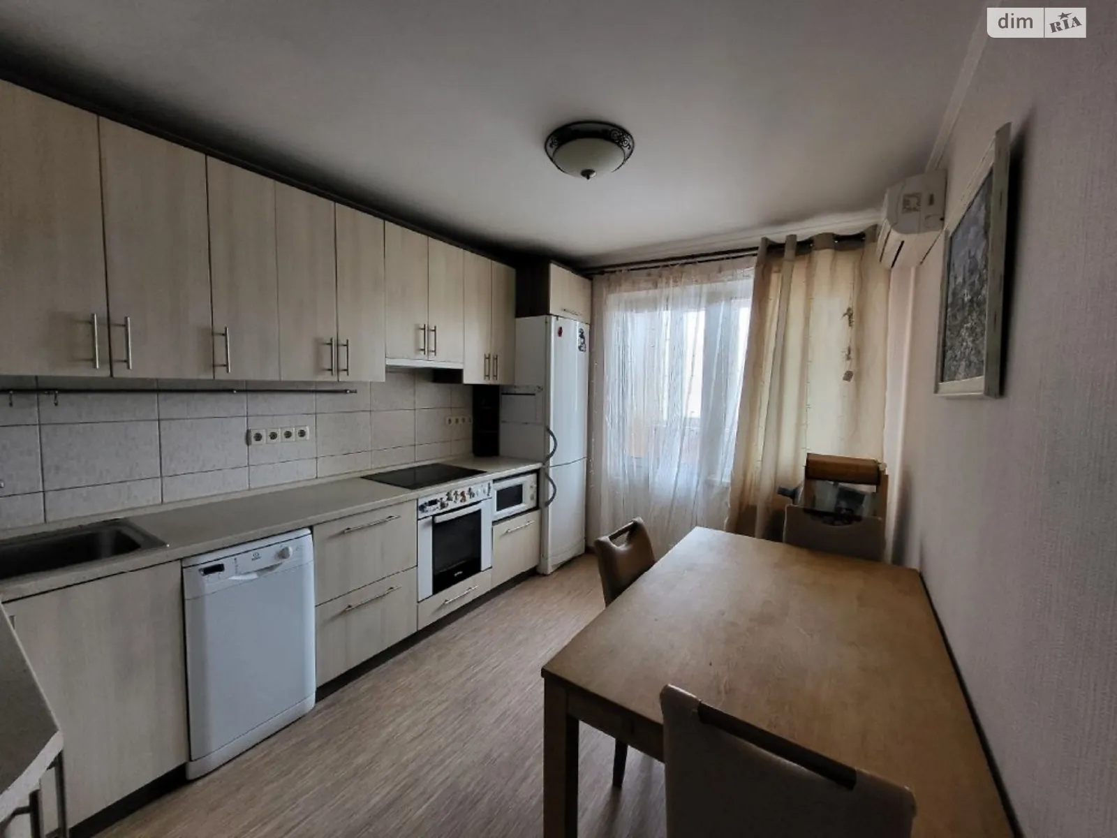 Продается 2-комнатная квартира 76.1 кв. м в Киеве, ул. Милославская, 12А