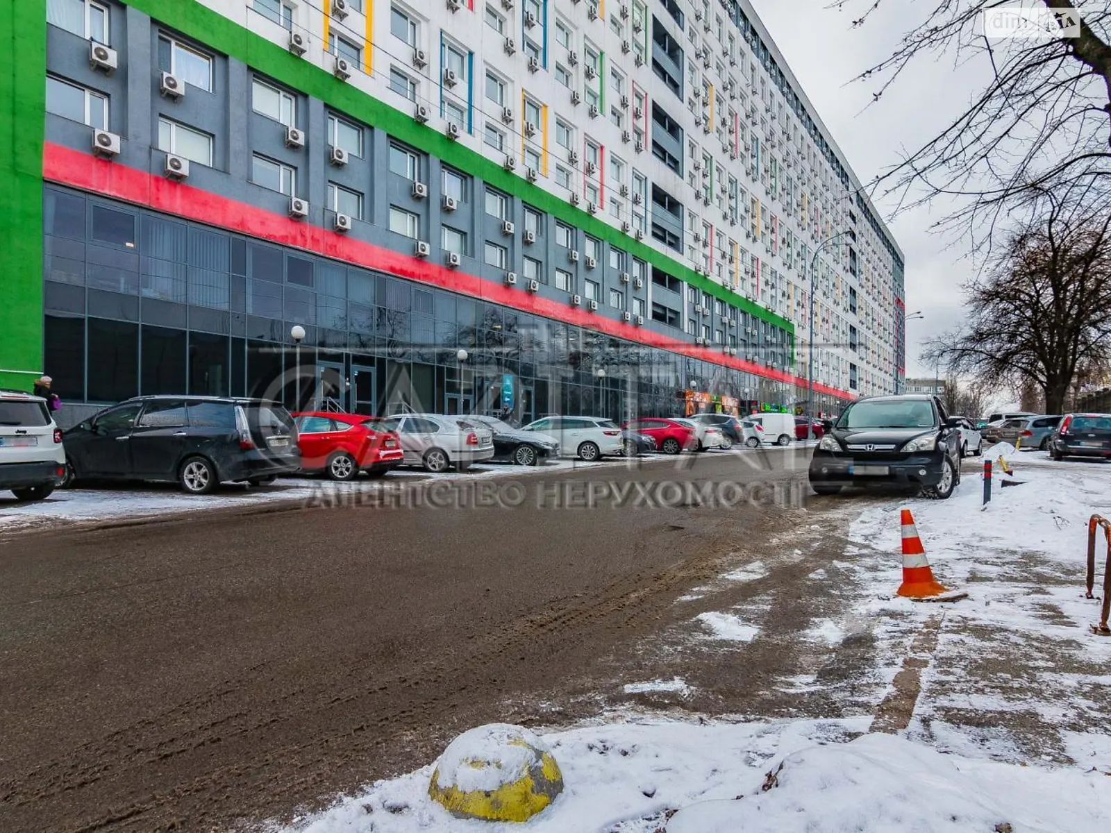 Продається об'єкт сфери послуг 904 кв. м в 5-поверховій будівлі, цена: 1446400 $ - фото 1