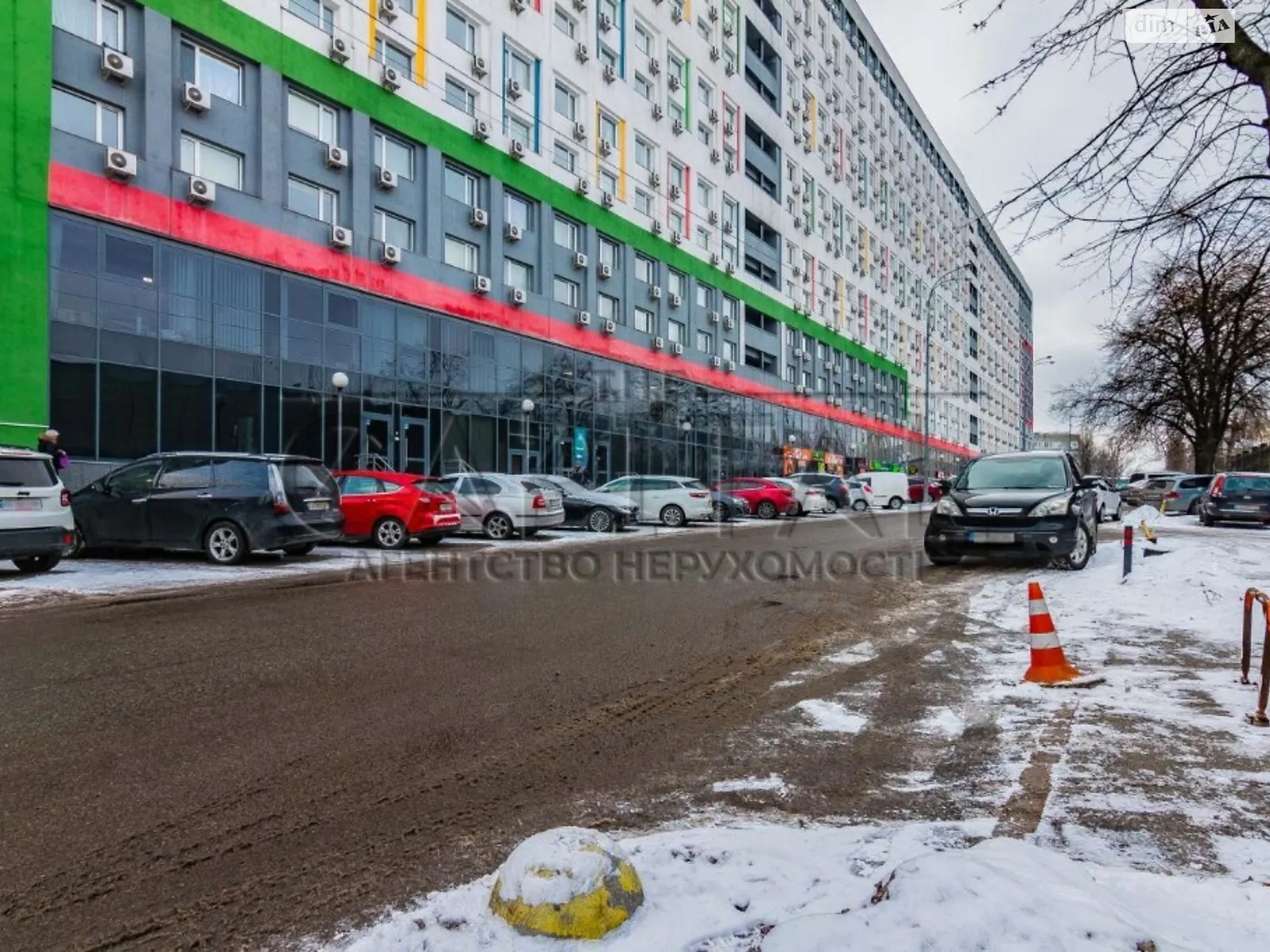 Сдается в аренду помещения свободного назначения 904 кв. м в 13-этажном здании, цена: 9040 $