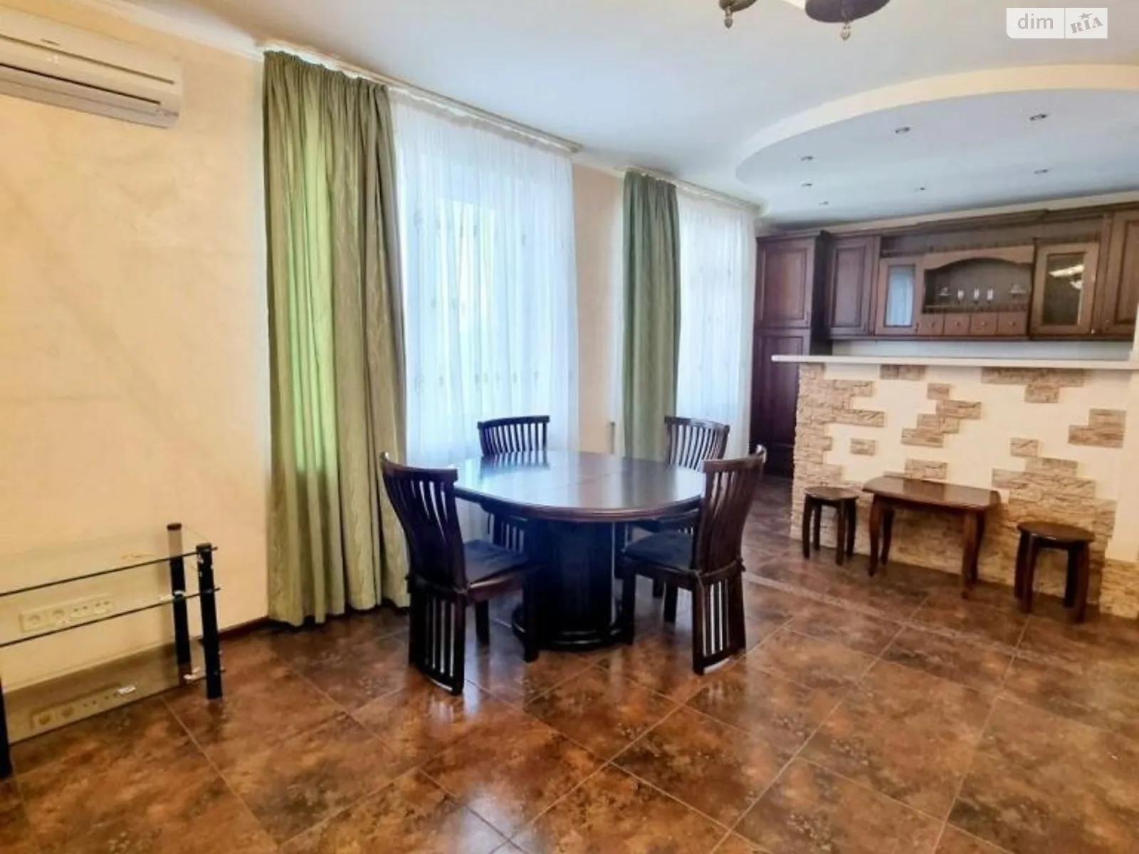 Продается 3-комнатная квартира 89 кв. м в Киеве, ул. Степана Руданского, 4-6