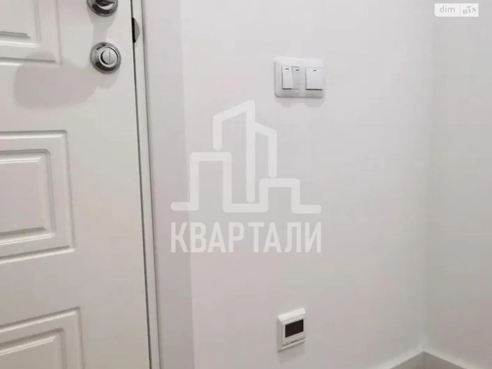 Продається 1-кімнатна квартира 31 кв. м у Києві, вул. Кадетський Гай, 10