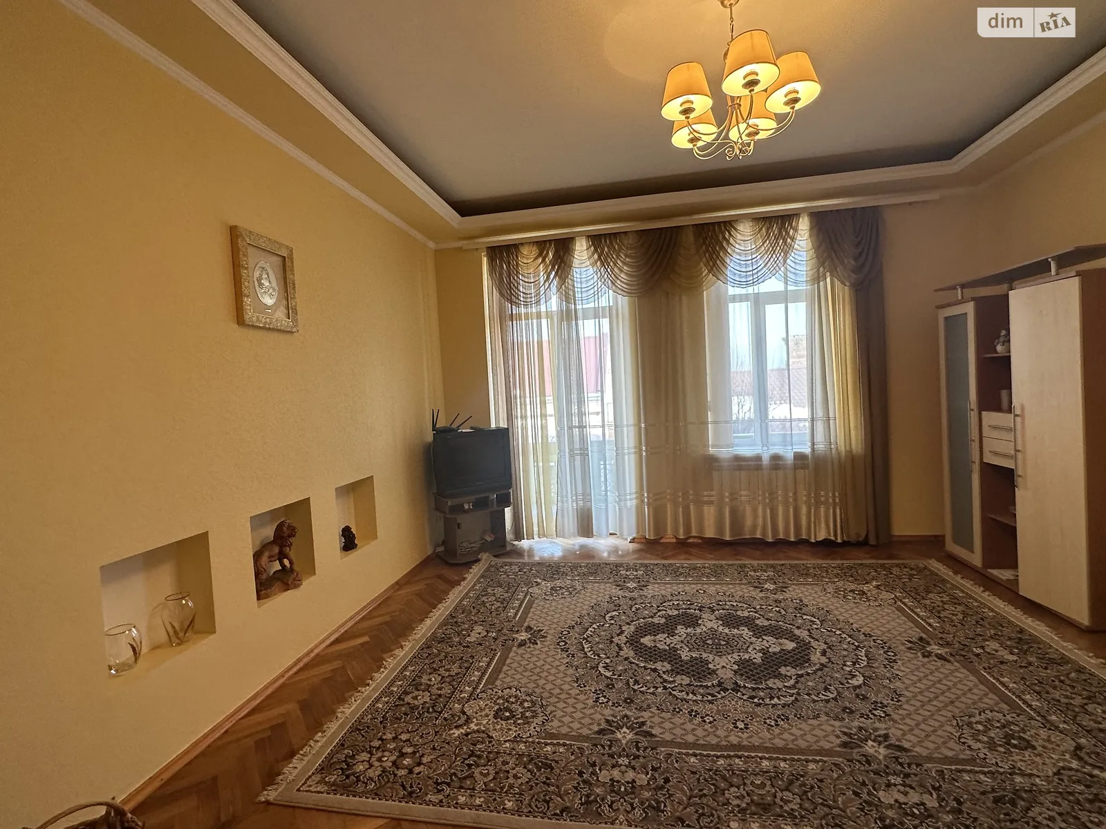 Продается 4-комнатная квартира 153 кв. м в Черновцах, цена: 149000 $