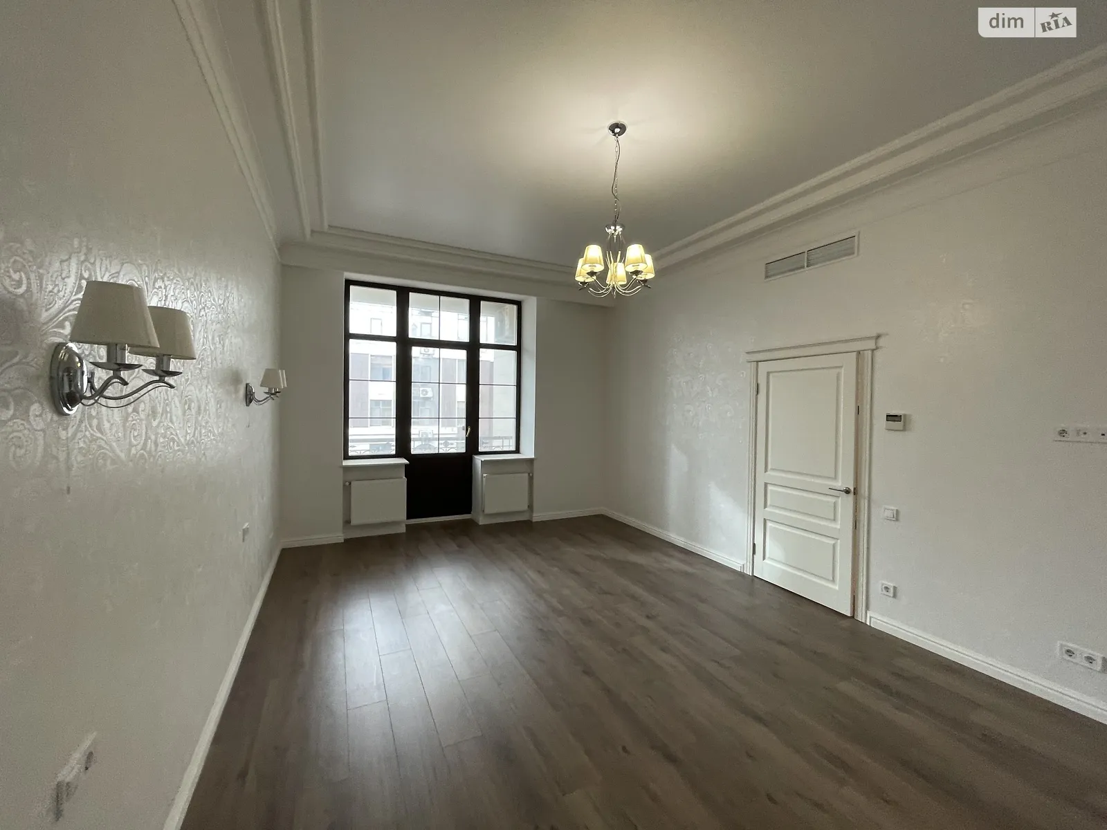Продается 1-комнатная квартира 56 кв. м в Одессе, бул. Французский - фото 1